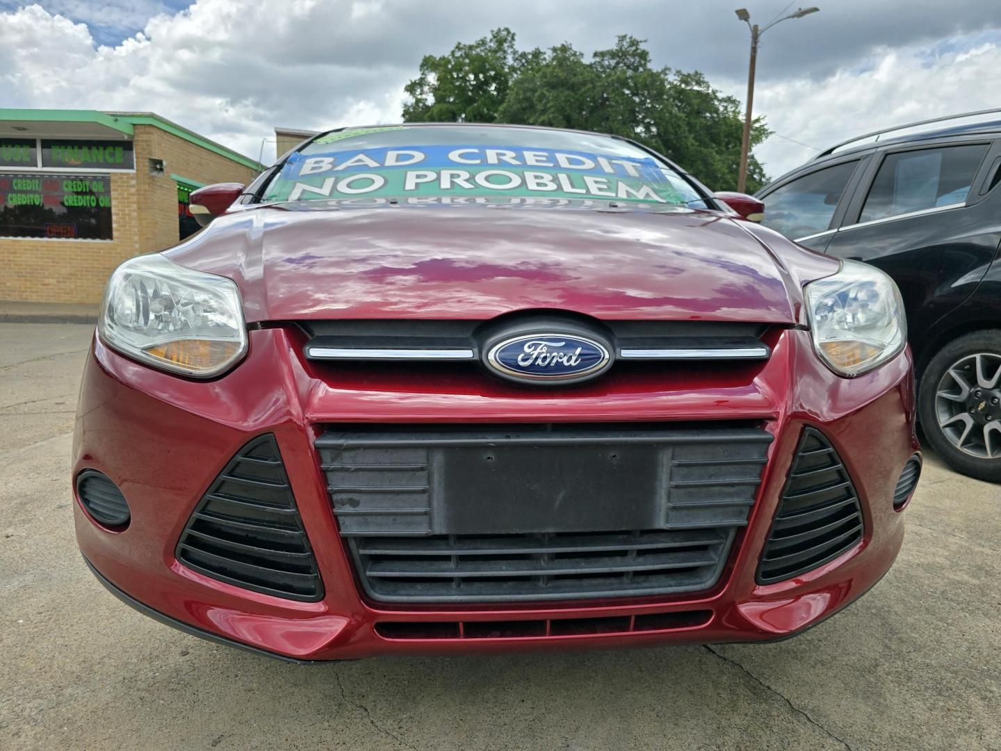 2014 RED /BEIGE FORD FOCUS SE SE (1FADP3F24EL) , AUTO transmission, located at 2660 S.Garland Avenue, Garland, TX, 75041, (469) 298-3118, 32.885551, -96.655602 - Welcome to DallasAutos4Less, one of the Premier BUY HERE PAY HERE Dealers in the North Dallas Area. We specialize in financing to people with NO CREDIT or BAD CREDIT. We need proof of income, proof of residence, and a ID. Come buy your new car from us today!! This is a Very clean 2014 FORD FOCUS - Photo#9