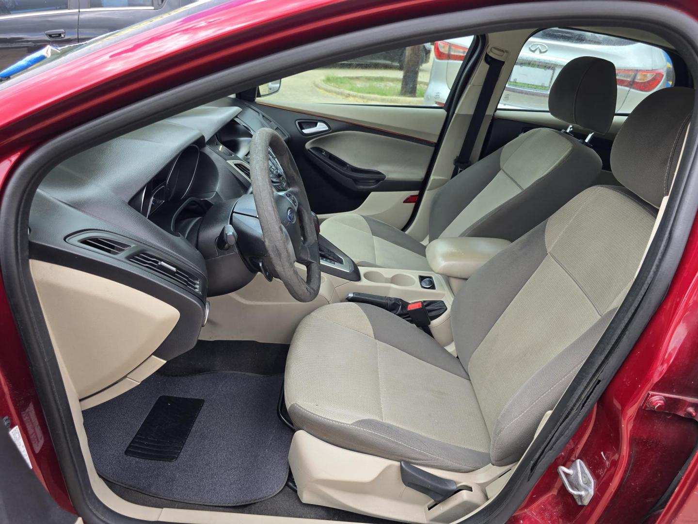 2014 RED /BEIGE FORD FOCUS SE SE (1FADP3F24EL) , AUTO transmission, located at 2660 S.Garland Avenue, Garland, TX, 75041, (469) 298-3118, 32.885551, -96.655602 - Welcome to DallasAutos4Less, one of the Premier BUY HERE PAY HERE Dealers in the North Dallas Area. We specialize in financing to people with NO CREDIT or BAD CREDIT. We need proof of income, proof of residence, and a ID. Come buy your new car from us today!! This is a Very clean 2014 FORD FOCUS - Photo#11