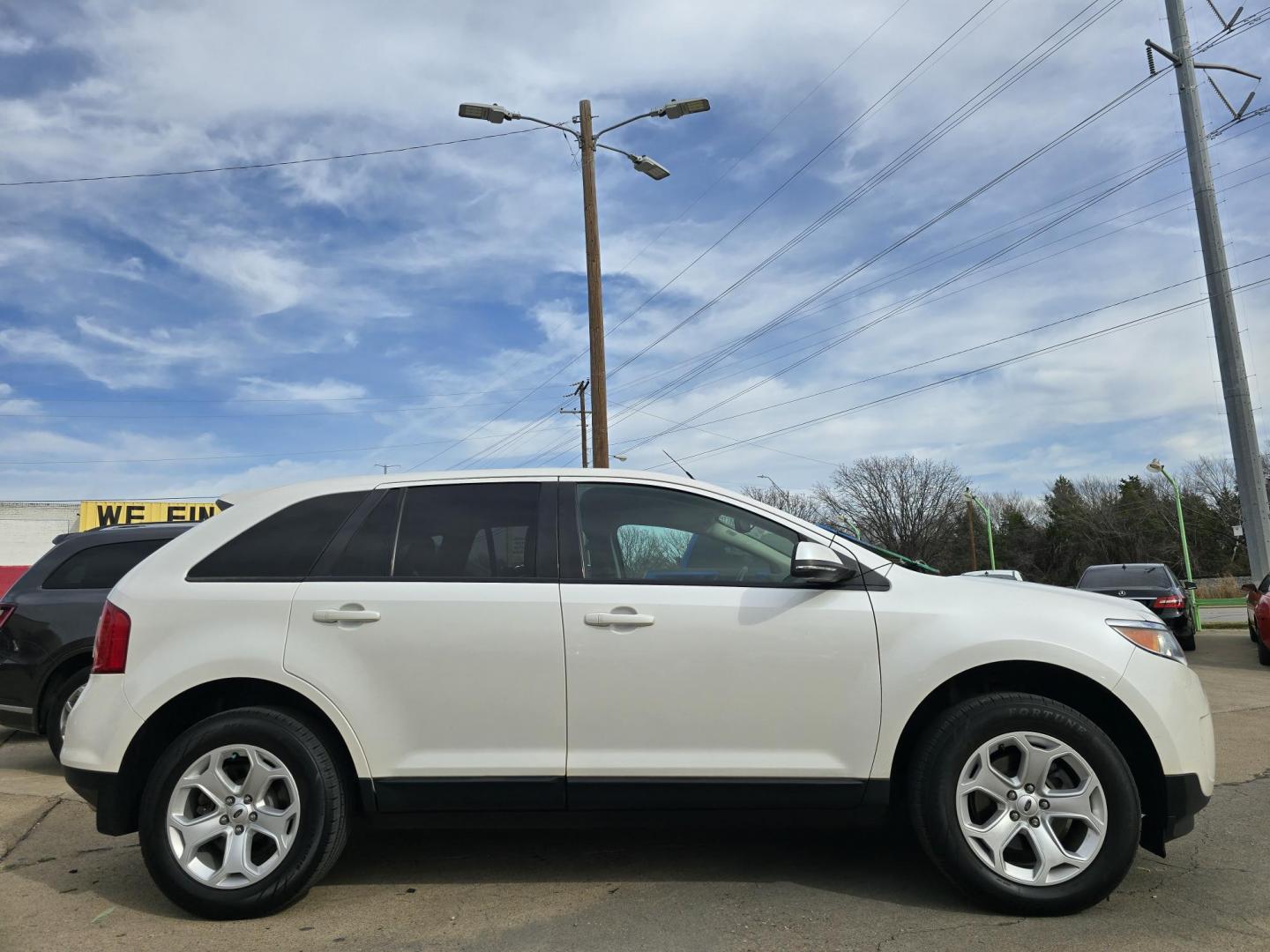 2014 WHITE Ford Edge SEL (2FMDK3JC1EB) with an 3.5L V6 DOHC 24V engine, 6-Speed Automatic transmission, located at 2660 S.Garland Avenue, Garland, TX, 75041, (469) 298-3118, 32.885551, -96.655602 - Photo#2