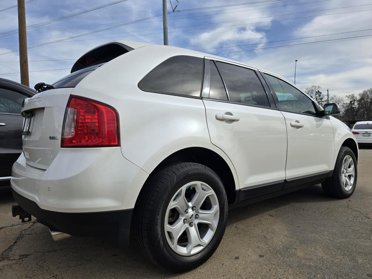 2014 WHITE Ford Edge SEL (2FMDK3JC1EB) with an 3.5L V6 DOHC 24V engine, 6-Speed Automatic transmission, located at 2660 S.Garland Avenue, Garland, TX, 75041, (469) 298-3118, 32.885551, -96.655602 - Photo#3