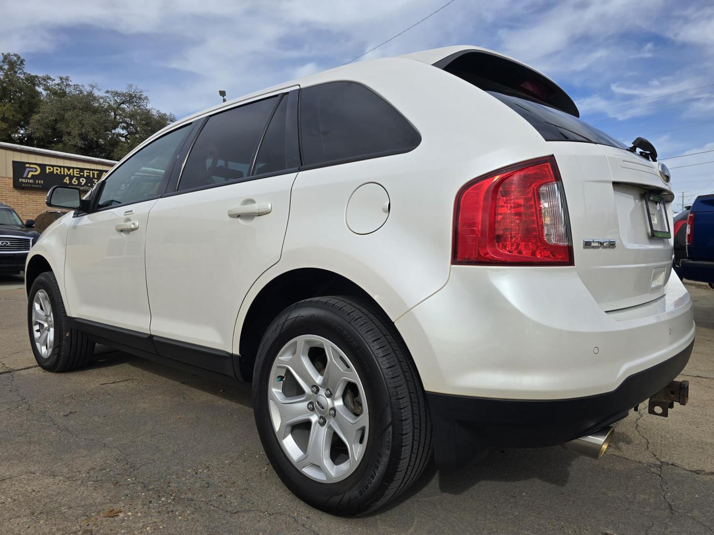2014 WHITE Ford Edge SEL (2FMDK3JC1EB) with an 3.5L V6 DOHC 24V engine, 6-Speed Automatic transmission, located at 2660 S.Garland Avenue, Garland, TX, 75041, (469) 298-3118, 32.885551, -96.655602 - Photo#5
