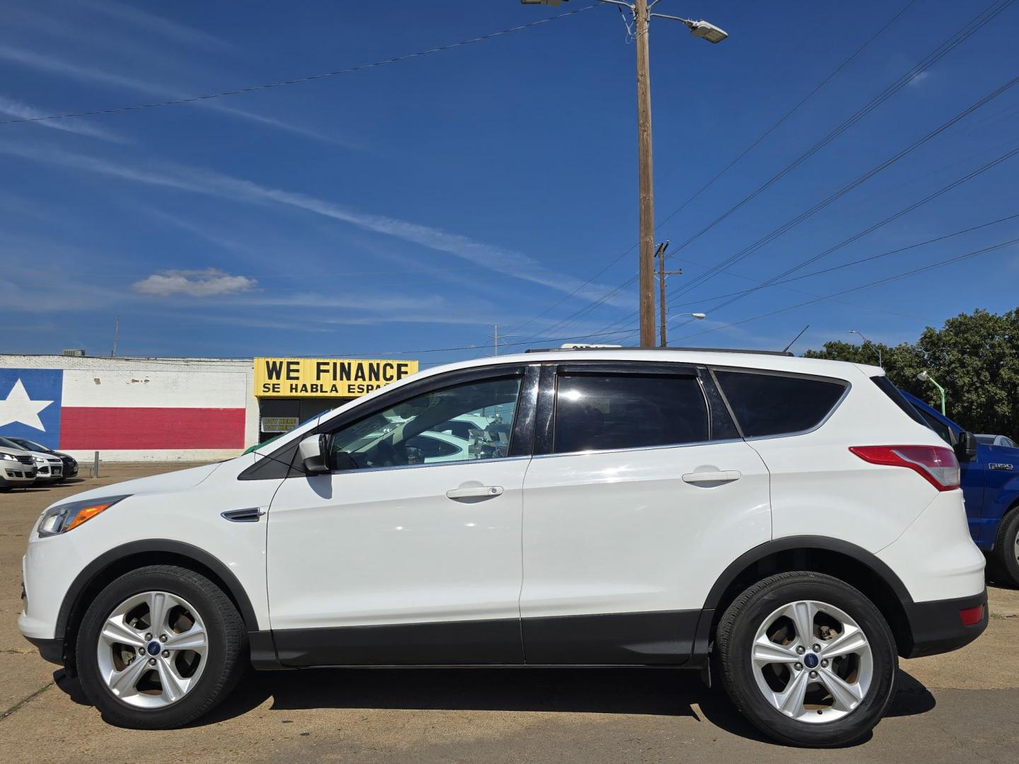 2014 WHITE Ford Escape SE (1FMCU0GX6EU) with an 1.6L L4 DOHC 16V engine, 6-Speed Automatic transmission, located at 2660 S.Garland Avenue, Garland, TX, 75041, (469) 298-3118, 32.885551, -96.655602 - Photo#6