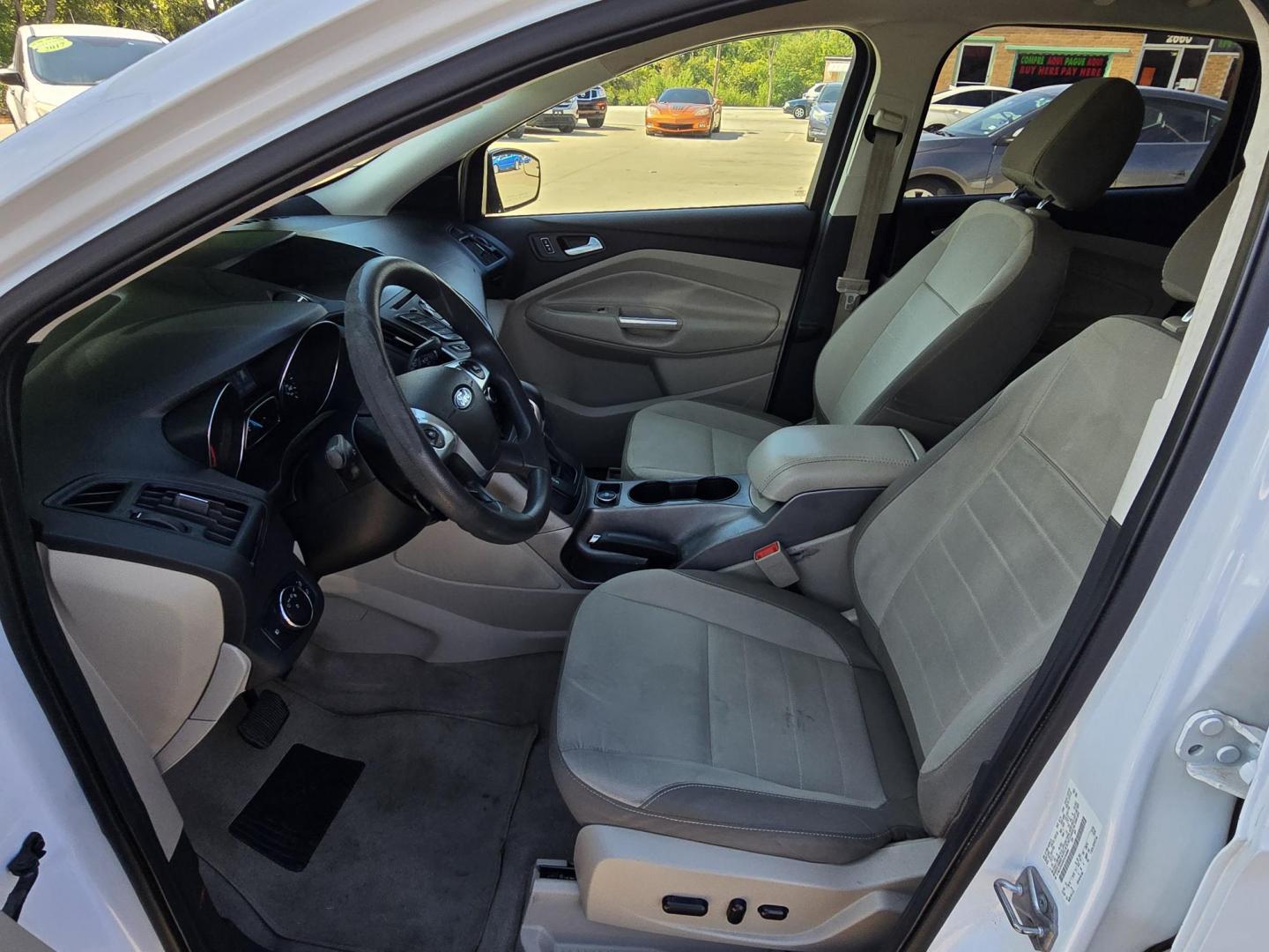 2014 WHITE Ford Escape SE (1FMCU0GX6EU) with an 1.6L L4 DOHC 16V engine, 6-Speed Automatic transmission, located at 2660 S.Garland Avenue, Garland, TX, 75041, (469) 298-3118, 32.885551, -96.655602 - Photo#11