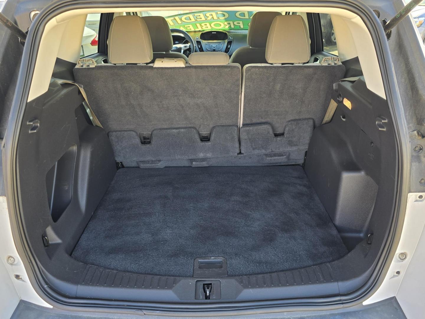 2014 WHITE Ford Escape SE (1FMCU0GX6EU) with an 1.6L L4 DOHC 16V engine, 6-Speed Automatic transmission, located at 2660 S.Garland Avenue, Garland, TX, 75041, (469) 298-3118, 32.885551, -96.655602 - Photo#16