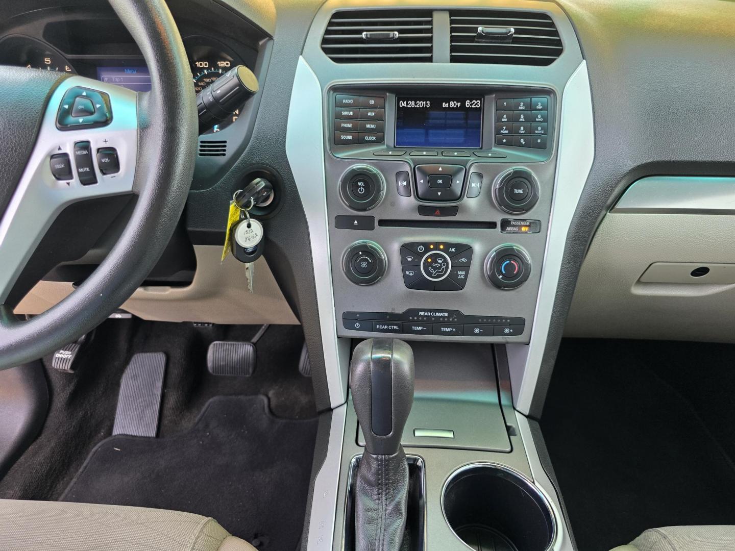 2014 WHITE Ford Explorer (1FM5K7B89EG) with an 3.5L V6 DOHC 24V engine, 6-Speed Automatic transmission, located at 2660 S.Garland Avenue, Garland, TX, 75041, (469) 298-3118, 32.885551, -96.655602 - Photo#13