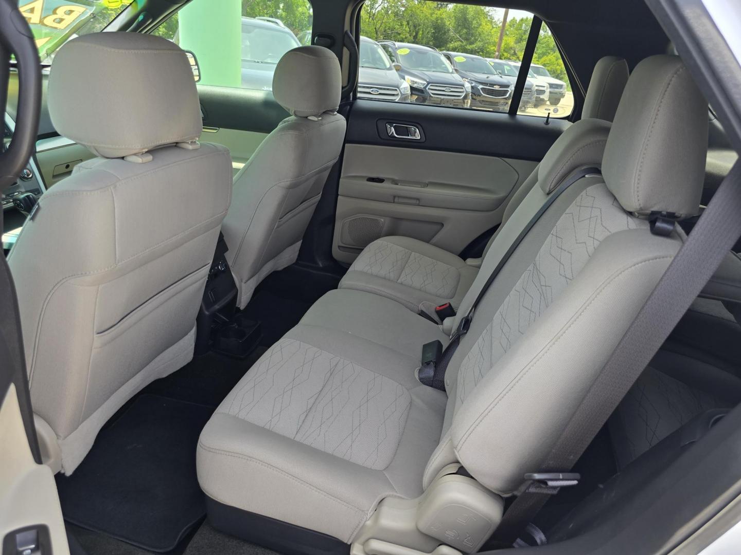 2014 WHITE Ford Explorer (1FM5K7B89EG) with an 3.5L V6 DOHC 24V engine, 6-Speed Automatic transmission, located at 2660 S.Garland Avenue, Garland, TX, 75041, (469) 298-3118, 32.885551, -96.655602 - Photo#14