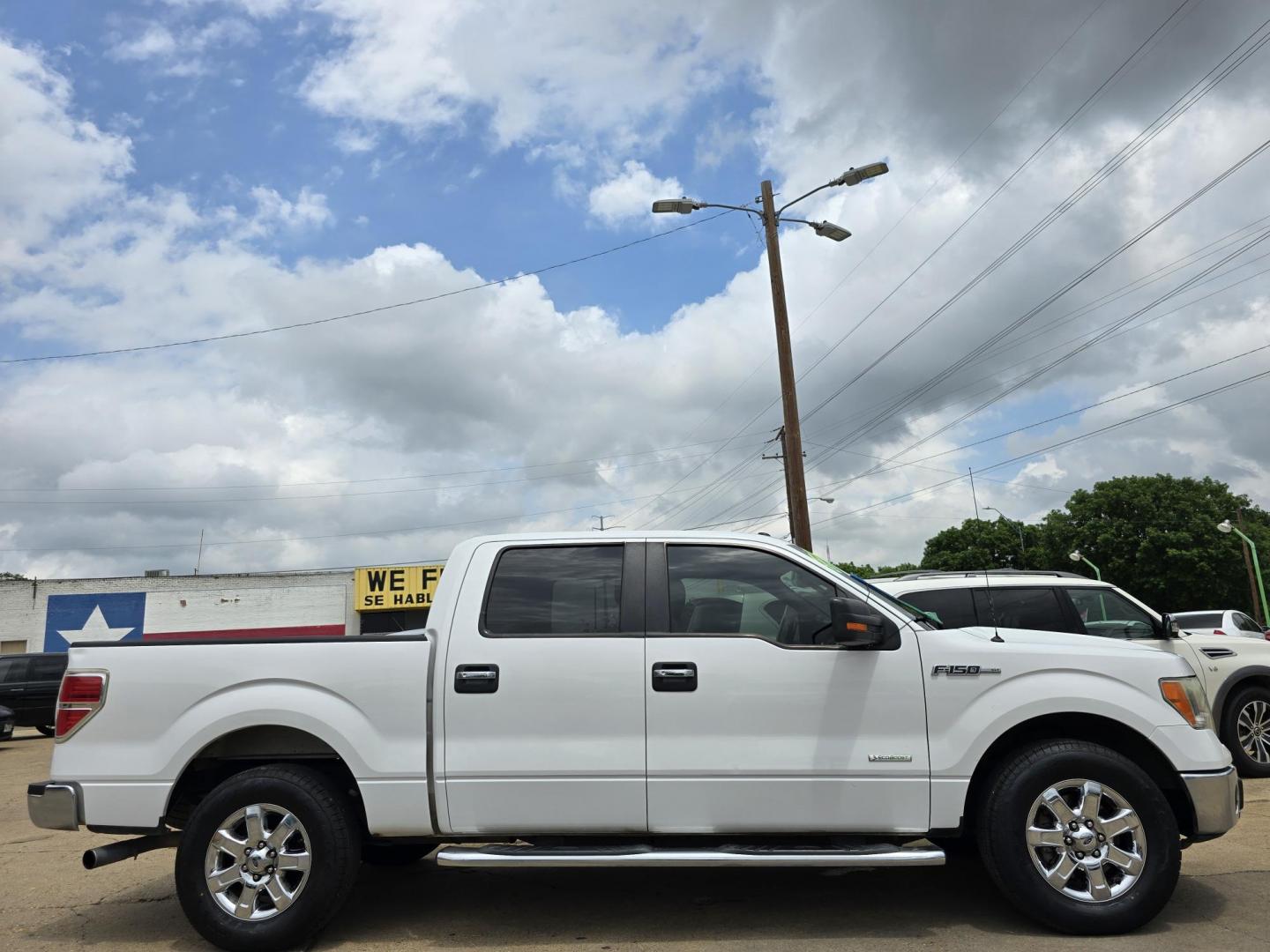 2014 WHITE Ford F-150 XLT (1FTFW1CT6EK) with an 3.5L V6 TURBO engine, 6-Speed Automatic transmission, located at 2660 S.Garland Avenue, Garland, TX, 75041, (469) 298-3118, 32.885551, -96.655602 - Photo#2