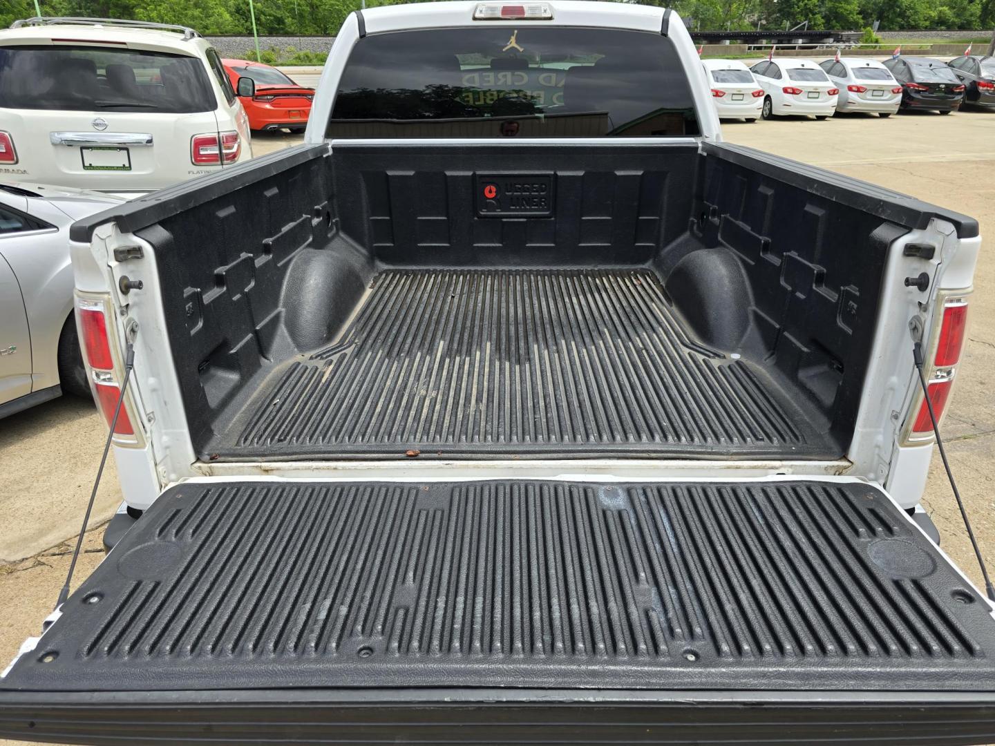 2014 WHITE Ford F-150 XLT (1FTFW1CT6EK) with an 3.5L V6 TURBO engine, 6-Speed Automatic transmission, located at 2660 S.Garland Avenue, Garland, TX, 75041, (469) 298-3118, 32.885551, -96.655602 - Photo#5