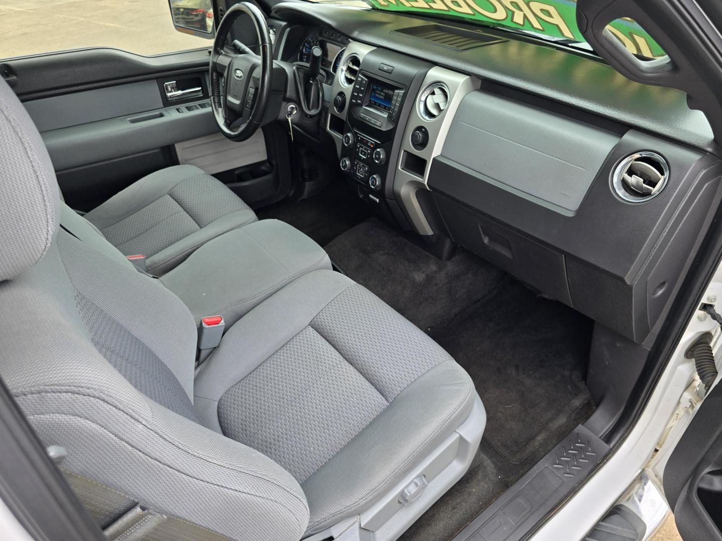 2014 WHITE Ford F-150 XLT (1FTFW1CT6EK) with an 3.5L V6 TURBO engine, 6-Speed Automatic transmission, located at 2660 S.Garland Avenue, Garland, TX, 75041, (469) 298-3118, 32.885551, -96.655602 - Photo#18