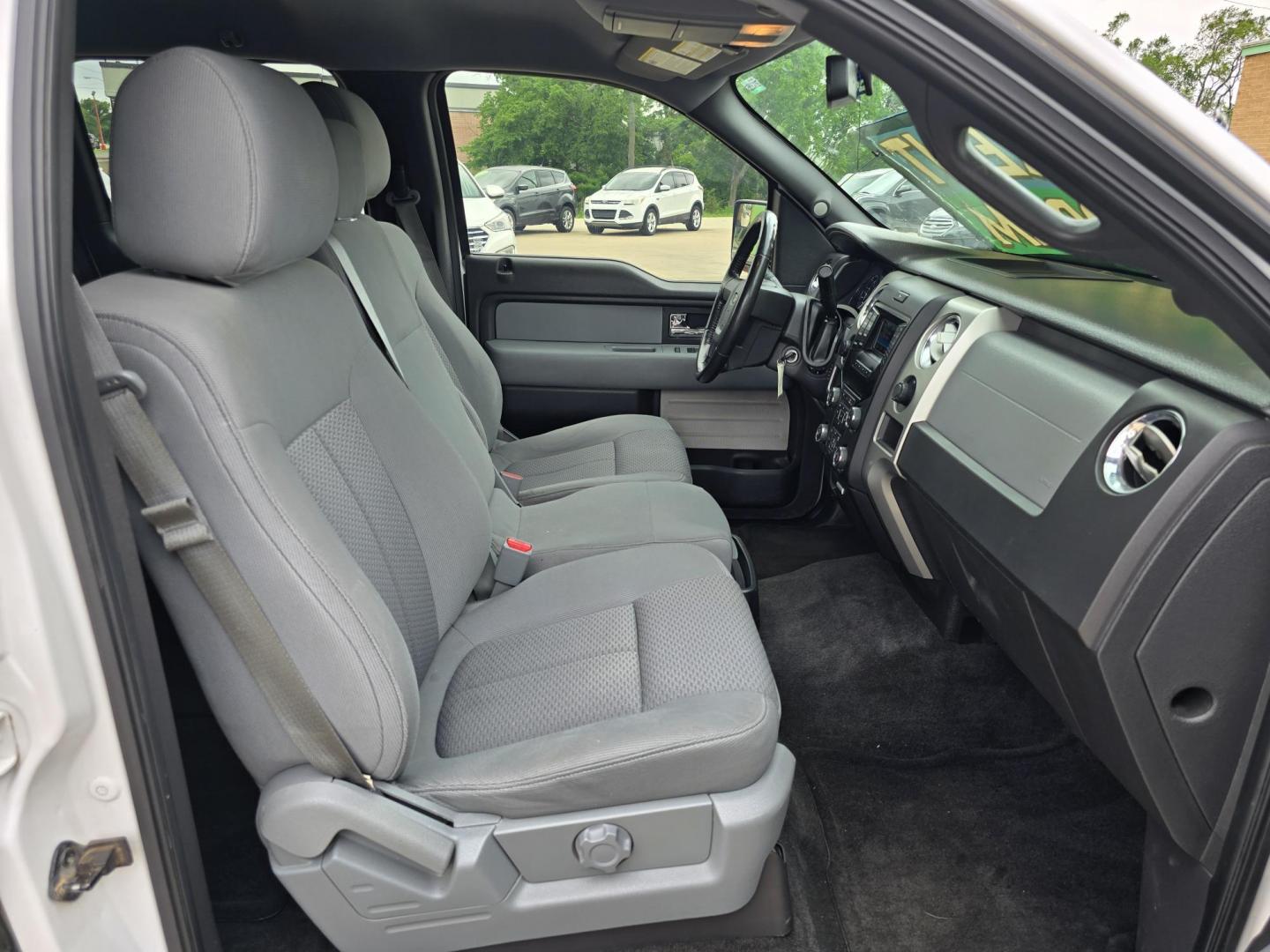2014 WHITE Ford F-150 XLT (1FTFW1CT6EK) with an 3.5L V6 TURBO engine, 6-Speed Automatic transmission, located at 2660 S.Garland Avenue, Garland, TX, 75041, (469) 298-3118, 32.885551, -96.655602 - Photo#17