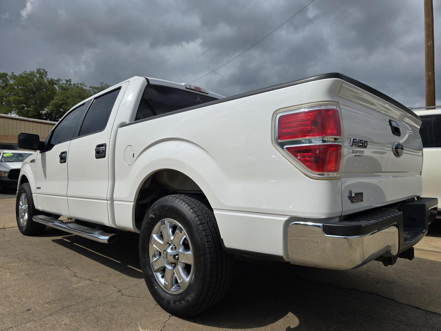 2014 WHITE Ford F-150 XLT (1FTFW1CT6EK) with an 3.5L V6 TURBO engine, 6-Speed Automatic transmission, located at 2660 S.Garland Avenue, Garland, TX, 75041, (469) 298-3118, 32.885551, -96.655602 - Photo#6