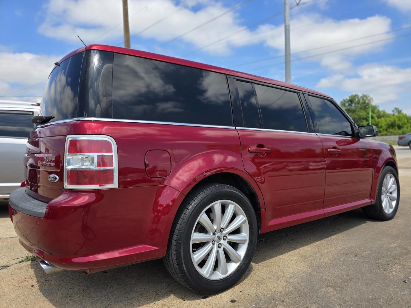 2014 RED Ford Flex SEL (2FMGK5C84EB) with an 3.5L V6 DOHC 24V engine, 6-Speed Automatic Overdrive transmission, located at 2660 S.Garland Avenue, Garland, TX, 75041, (469) 298-3118, 32.885551, -96.655602 - Photo#3