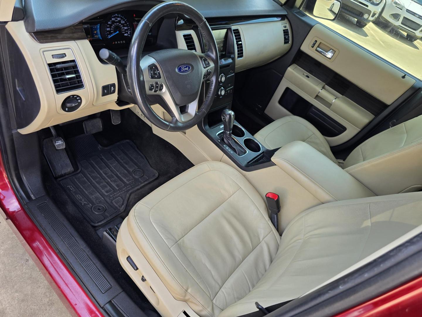 2014 RED Ford Flex SEL (2FMGK5C84EB) with an 3.5L V6 DOHC 24V engine, 6-Speed Automatic Overdrive transmission, located at 2660 S.Garland Avenue, Garland, TX, 75041, (469) 298-3118, 32.885551, -96.655602 - Photo#10