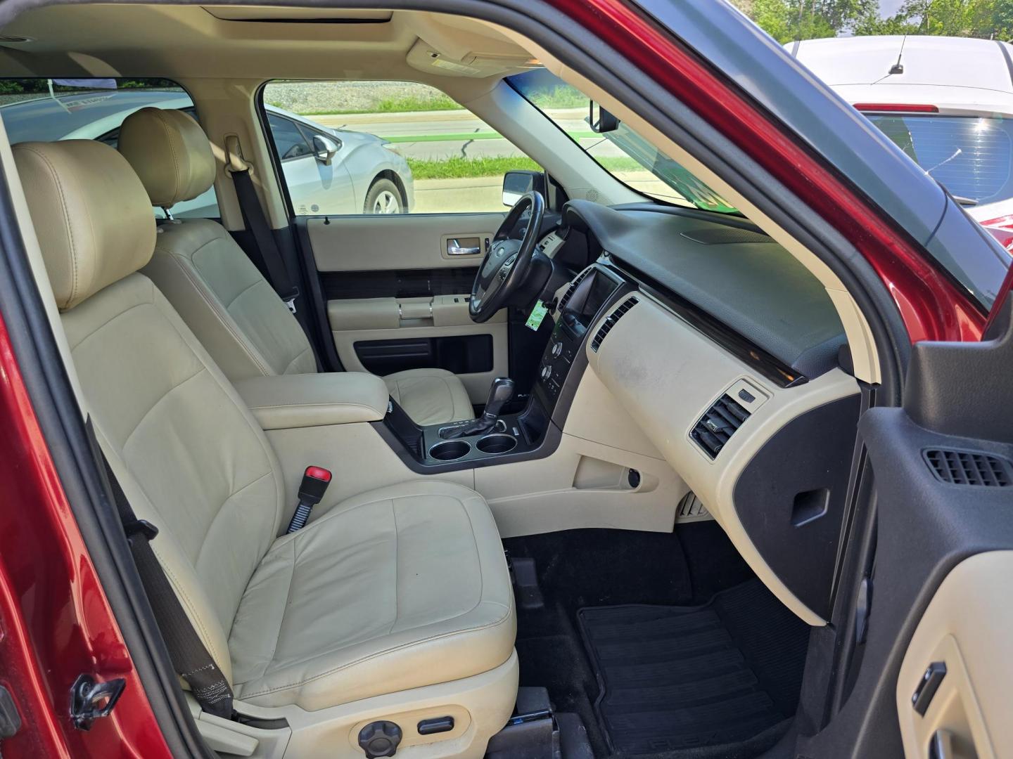 2014 RED Ford Flex SEL (2FMGK5C84EB) with an 3.5L V6 DOHC 24V engine, 6-Speed Automatic Overdrive transmission, located at 2660 S.Garland Avenue, Garland, TX, 75041, (469) 298-3118, 32.885551, -96.655602 - Photo#23
