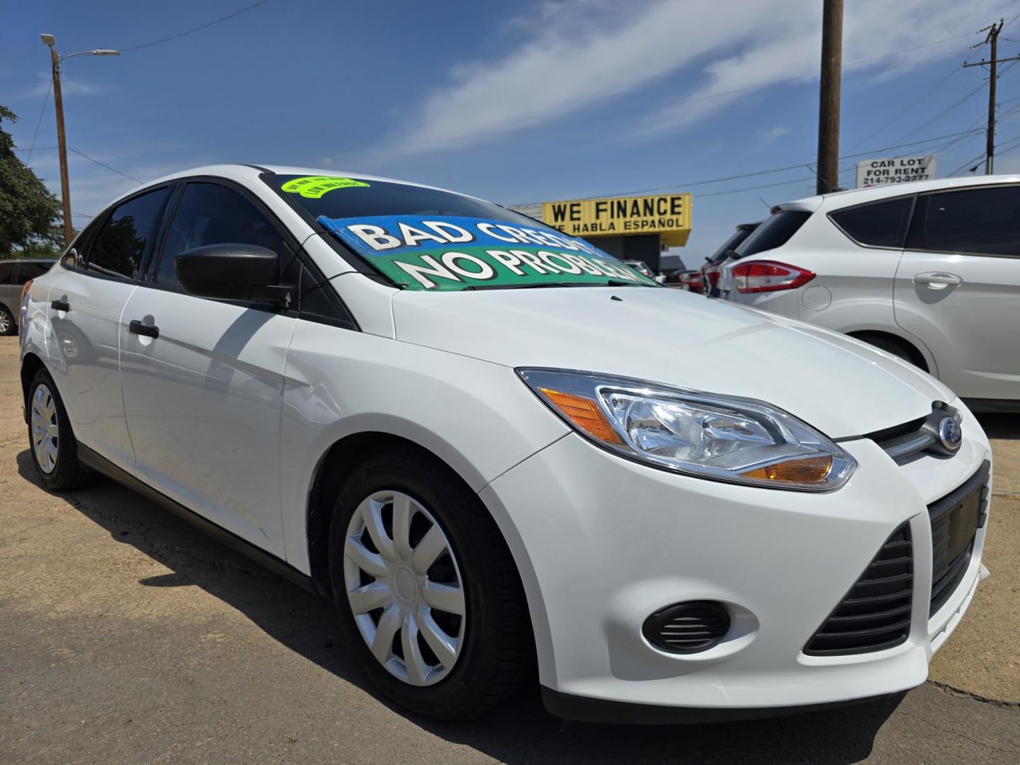 2014 WHITE Ford Focus S (1FADP3E24EL) with an 2.0L L4 DOHC 16V engine, AUTO transmission, located at 2660 S.Garland Avenue, Garland, TX, 75041, (469) 298-3118, 32.885551, -96.655602 - Photo#1