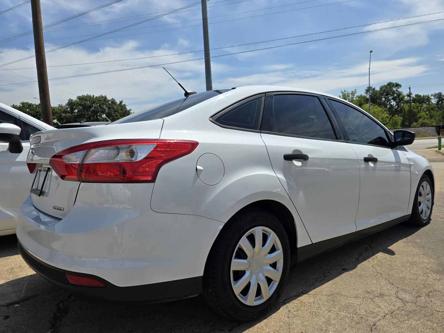 2014 WHITE Ford Focus S (1FADP3E24EL) with an 2.0L L4 DOHC 16V engine, AUTO transmission, located at 2660 S.Garland Avenue, Garland, TX, 75041, (469) 298-3118, 32.885551, -96.655602 - Photo#3