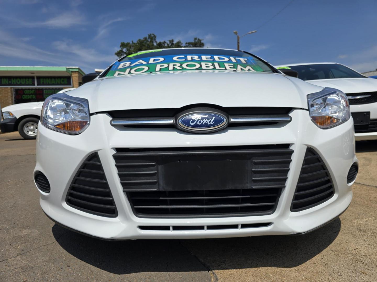 2014 WHITE Ford Focus S (1FADP3E24EL) with an 2.0L L4 DOHC 16V engine, AUTO transmission, located at 2660 S.Garland Avenue, Garland, TX, 75041, (469) 298-3118, 32.885551, -96.655602 - Photo#9