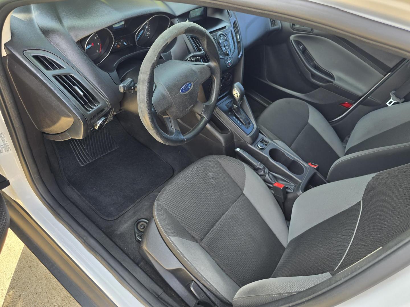 2014 WHITE Ford Focus S (1FADP3E24EL) with an 2.0L L4 DOHC 16V engine, AUTO transmission, located at 2660 S.Garland Avenue, Garland, TX, 75041, (469) 298-3118, 32.885551, -96.655602 - Photo#10