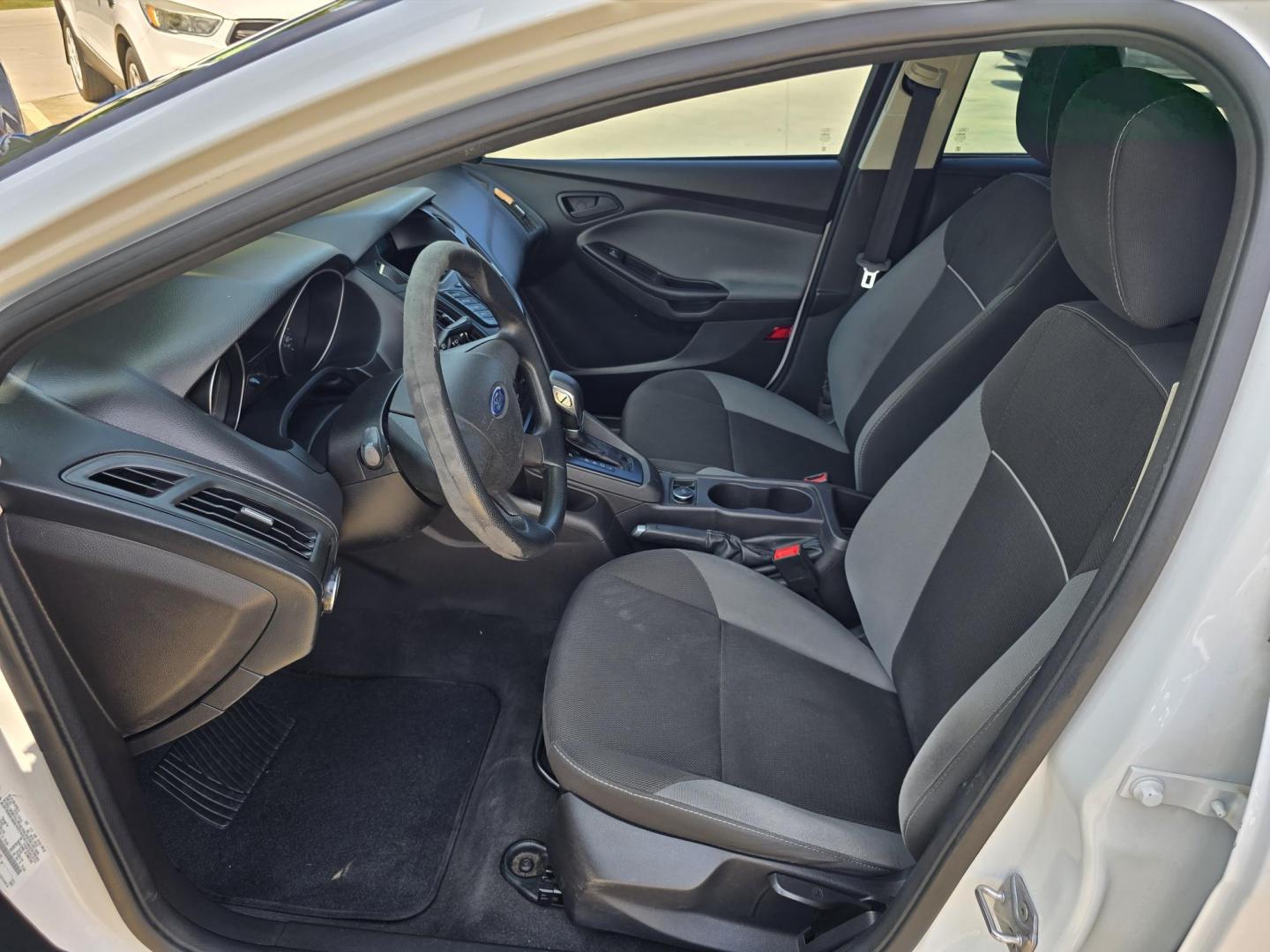2014 WHITE Ford Focus S (1FADP3E24EL) with an 2.0L L4 DOHC 16V engine, AUTO transmission, located at 2660 S.Garland Avenue, Garland, TX, 75041, (469) 298-3118, 32.885551, -96.655602 - Photo#11