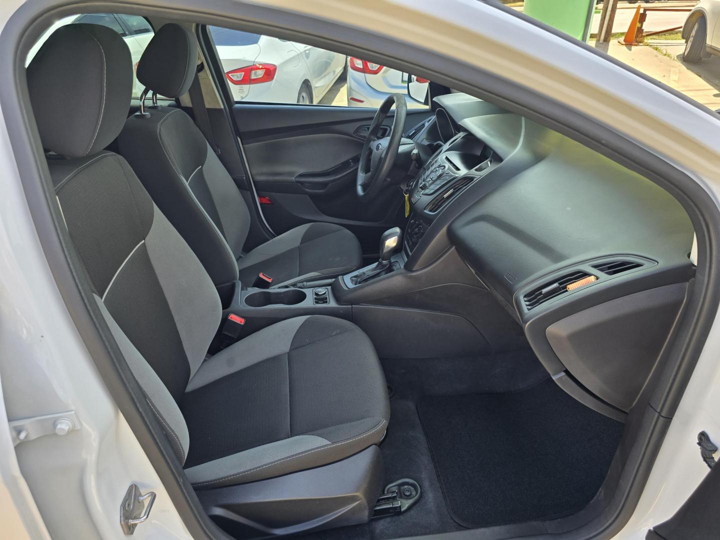 2014 WHITE Ford Focus S (1FADP3E24EL) with an 2.0L L4 DOHC 16V engine, AUTO transmission, located at 2660 S.Garland Avenue, Garland, TX, 75041, (469) 298-3118, 32.885551, -96.655602 - Photo#16