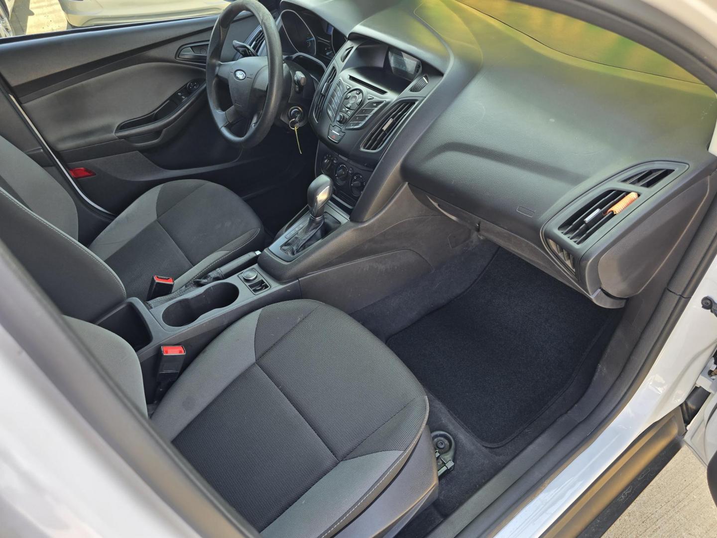2014 WHITE Ford Focus S (1FADP3E24EL) with an 2.0L L4 DOHC 16V engine, AUTO transmission, located at 2660 S.Garland Avenue, Garland, TX, 75041, (469) 298-3118, 32.885551, -96.655602 - Photo#17