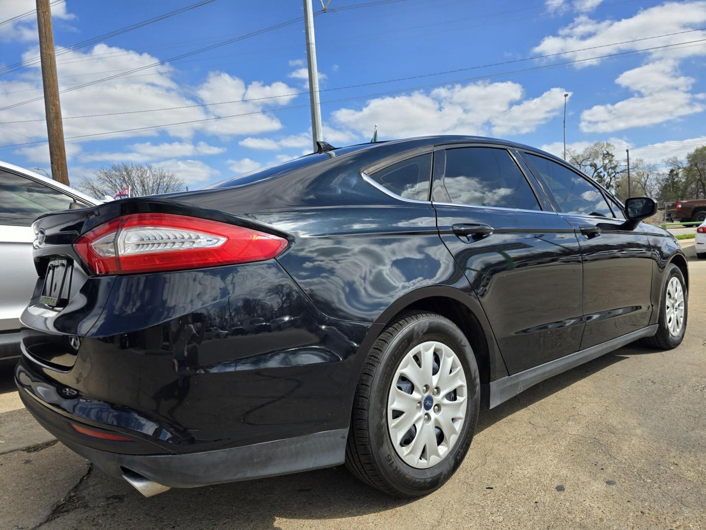 2014 Ford Fusion S (3FA6P0G71ER) with an 2.5L L4 DOHC 16V engine, AUTO transmission, located at 2660 S.Garland Avenue, Garland, TX, 75041, (469) 298-3118, 32.885551, -96.655602 - Welcome to DallasAutos4Less, one of the Premier BUY HERE PAY HERE Dealers in the North Dallas Area. We specialize in financing to people with NO CREDIT or BAD CREDIT. We need proof of income, proof of residence, and a ID. Come buy your new car from us today!! This is a Super Clean 2014 FORD FUSIO - Photo#3