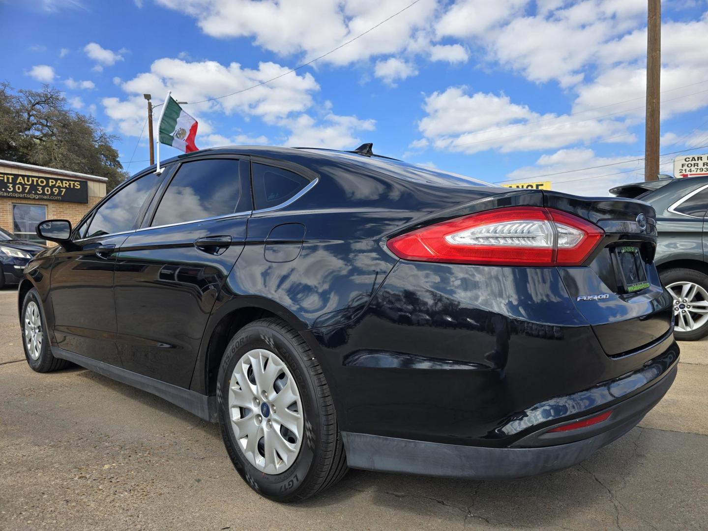 2014 Ford Fusion S (3FA6P0G71ER) with an 2.5L L4 DOHC 16V engine, AUTO transmission, located at 2660 S.Garland Avenue, Garland, TX, 75041, (469) 298-3118, 32.885551, -96.655602 - Welcome to DallasAutos4Less, one of the Premier BUY HERE PAY HERE Dealers in the North Dallas Area. We specialize in financing to people with NO CREDIT or BAD CREDIT. We need proof of income, proof of residence, and a ID. Come buy your new car from us today!! This is a Super Clean 2014 FORD FUSIO - Photo#5