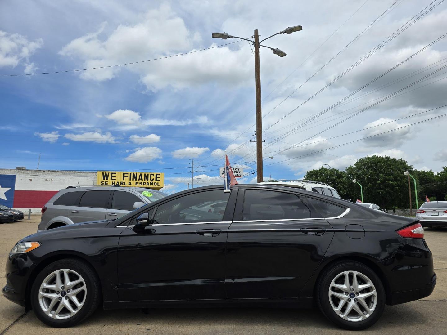 2014 BLACK Ford Fusion SE (3FA6P0H7XER) with an 2.5L L4 DOHC 16V engine, AUTO transmission, located at 2660 S.Garland Avenue, Garland, TX, 75041, (469) 298-3118, 32.885551, -96.655602 - Photo#6