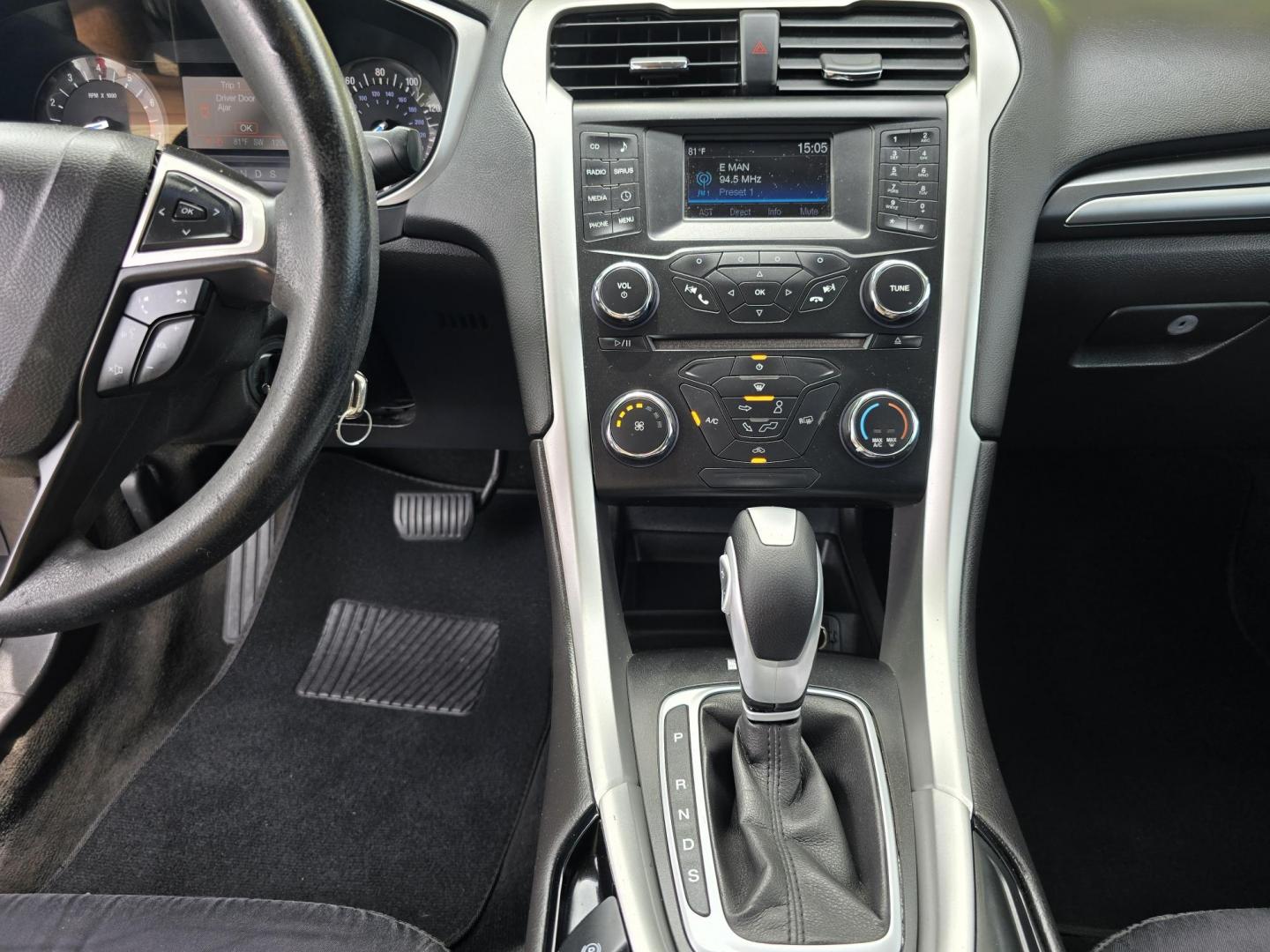 2014 BLACK Ford Fusion SE (3FA6P0H7XER) with an 2.5L L4 DOHC 16V engine, AUTO transmission, located at 2660 S.Garland Avenue, Garland, TX, 75041, (469) 298-3118, 32.885551, -96.655602 - Photo#13