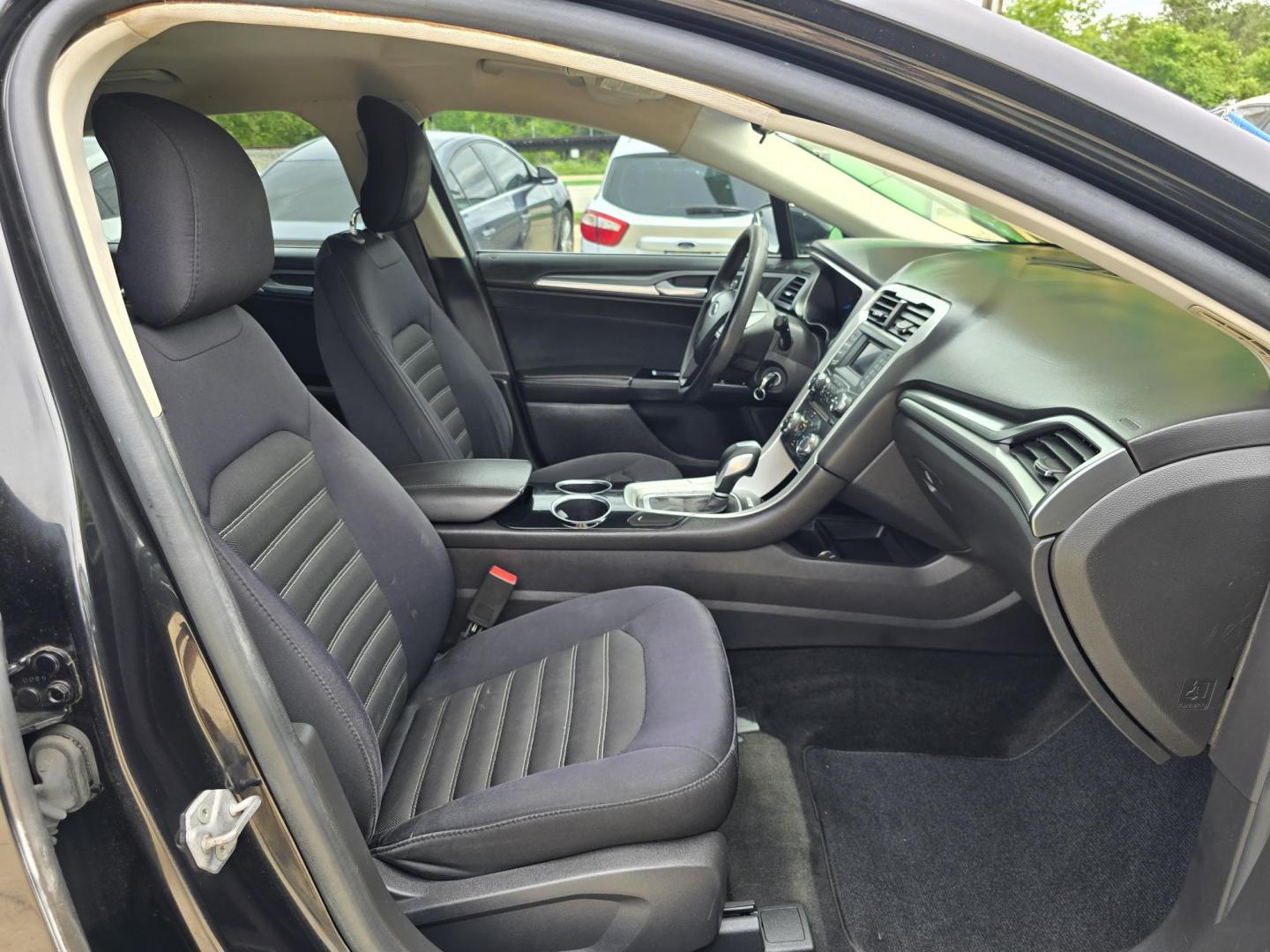 2014 BLACK Ford Fusion SE (3FA6P0H7XER) with an 2.5L L4 DOHC 16V engine, AUTO transmission, located at 2660 S.Garland Avenue, Garland, TX, 75041, (469) 298-3118, 32.885551, -96.655602 - Photo#16