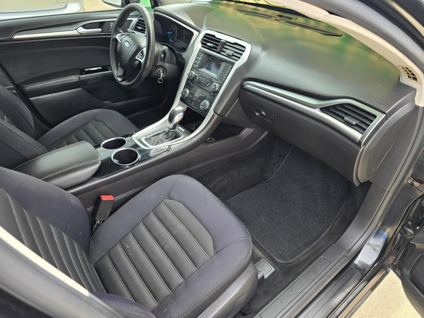 2014 BLACK Ford Fusion SE (3FA6P0H7XER) with an 2.5L L4 DOHC 16V engine, AUTO transmission, located at 2660 S.Garland Avenue, Garland, TX, 75041, (469) 298-3118, 32.885551, -96.655602 - Photo#17