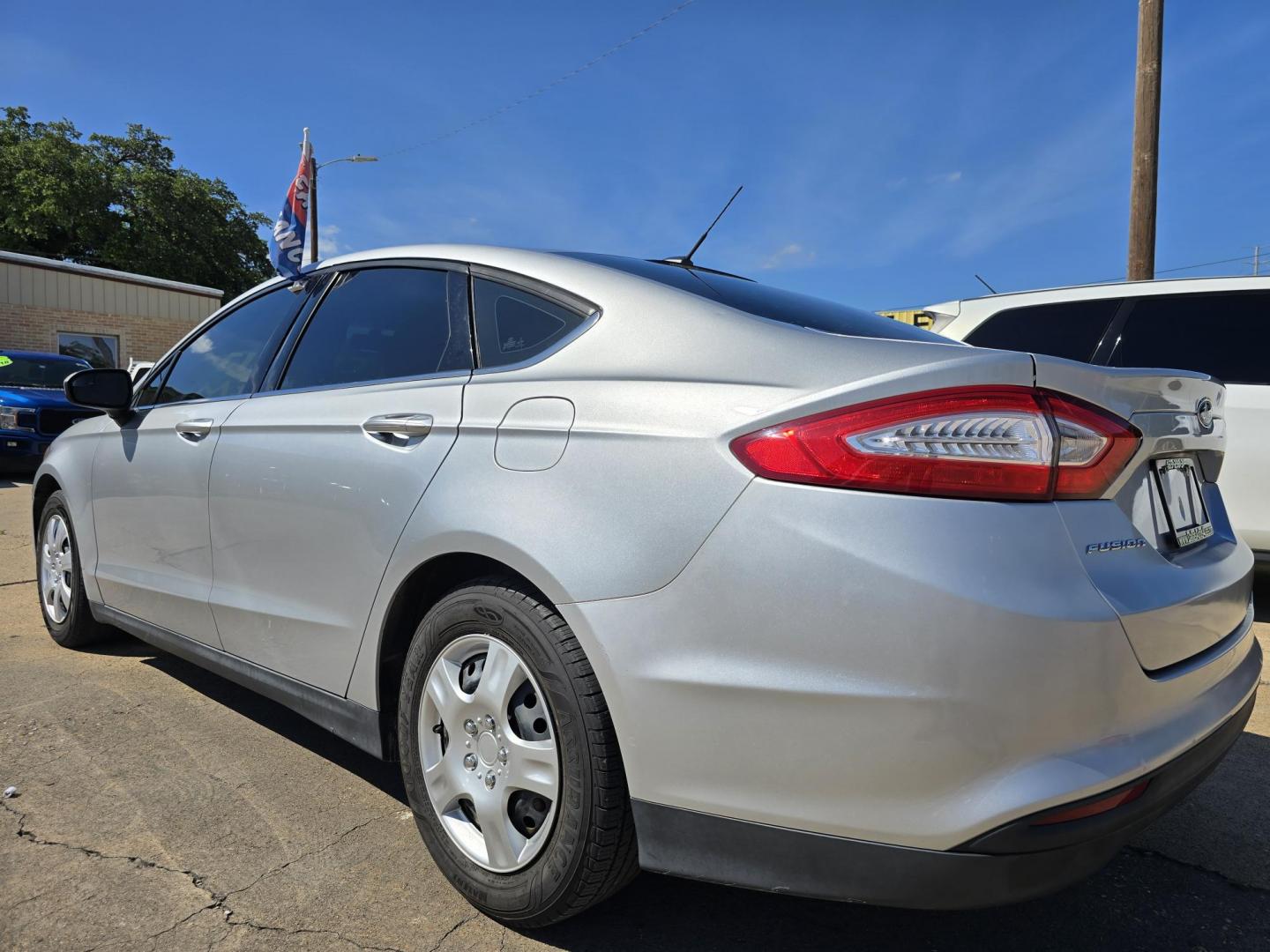 2014 BLUE Ford Fusion S (3FA6P0G72ER) with an 2.5L L4 DOHC 16V engine, AUTO transmission, located at 2660 S.Garland Avenue, Garland, TX, 75041, (469) 298-3118, 32.885551, -96.655602 - Photo#5