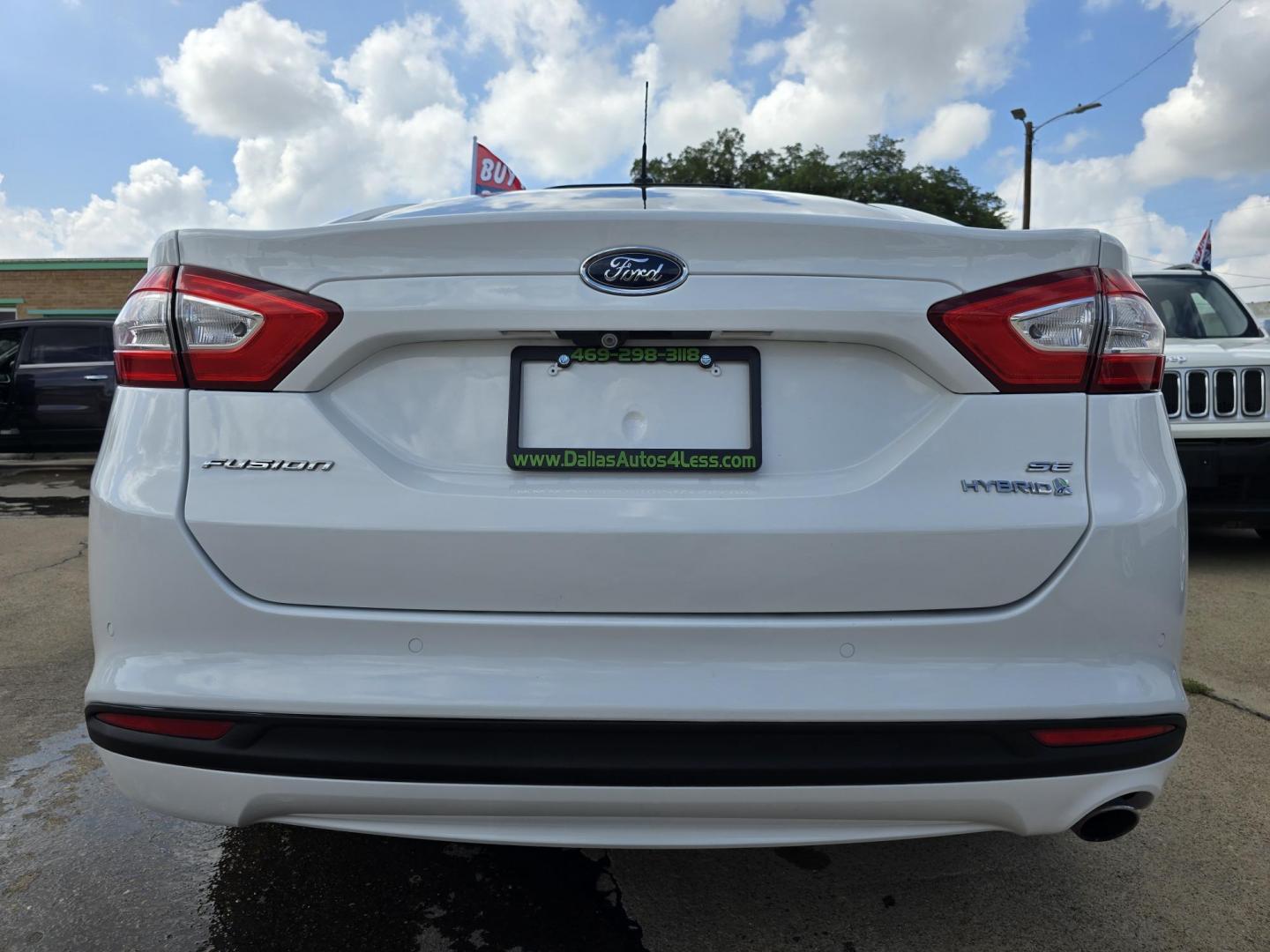 2014 WHITE Ford Fusion Hybrid SE (3FA6P0LU9ER) with an 2.0L L4 DOHC 16V HYBRID engine, CVT transmission, located at 2660 S.Garland Avenue, Garland, TX, 75041, (469) 298-3118, 32.885551, -96.655602 - Photo#5