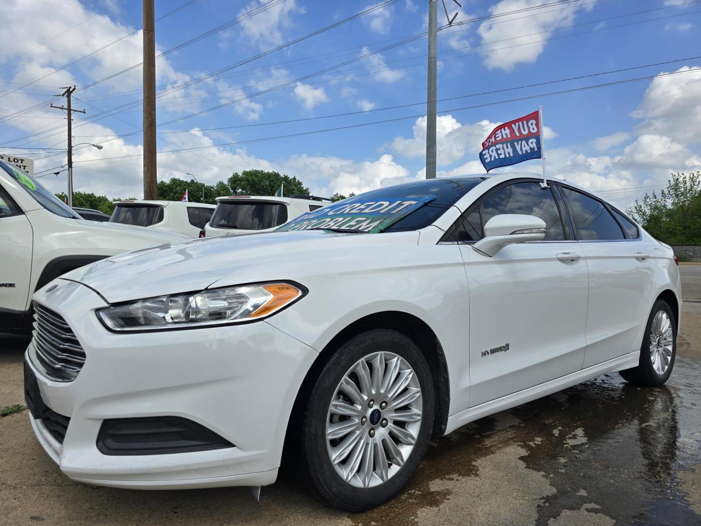 2014 WHITE Ford Fusion Hybrid SE (3FA6P0LU9ER) with an 2.0L L4 DOHC 16V HYBRID engine, CVT transmission, located at 2660 S.Garland Avenue, Garland, TX, 75041, (469) 298-3118, 32.885551, -96.655602 - Photo#7