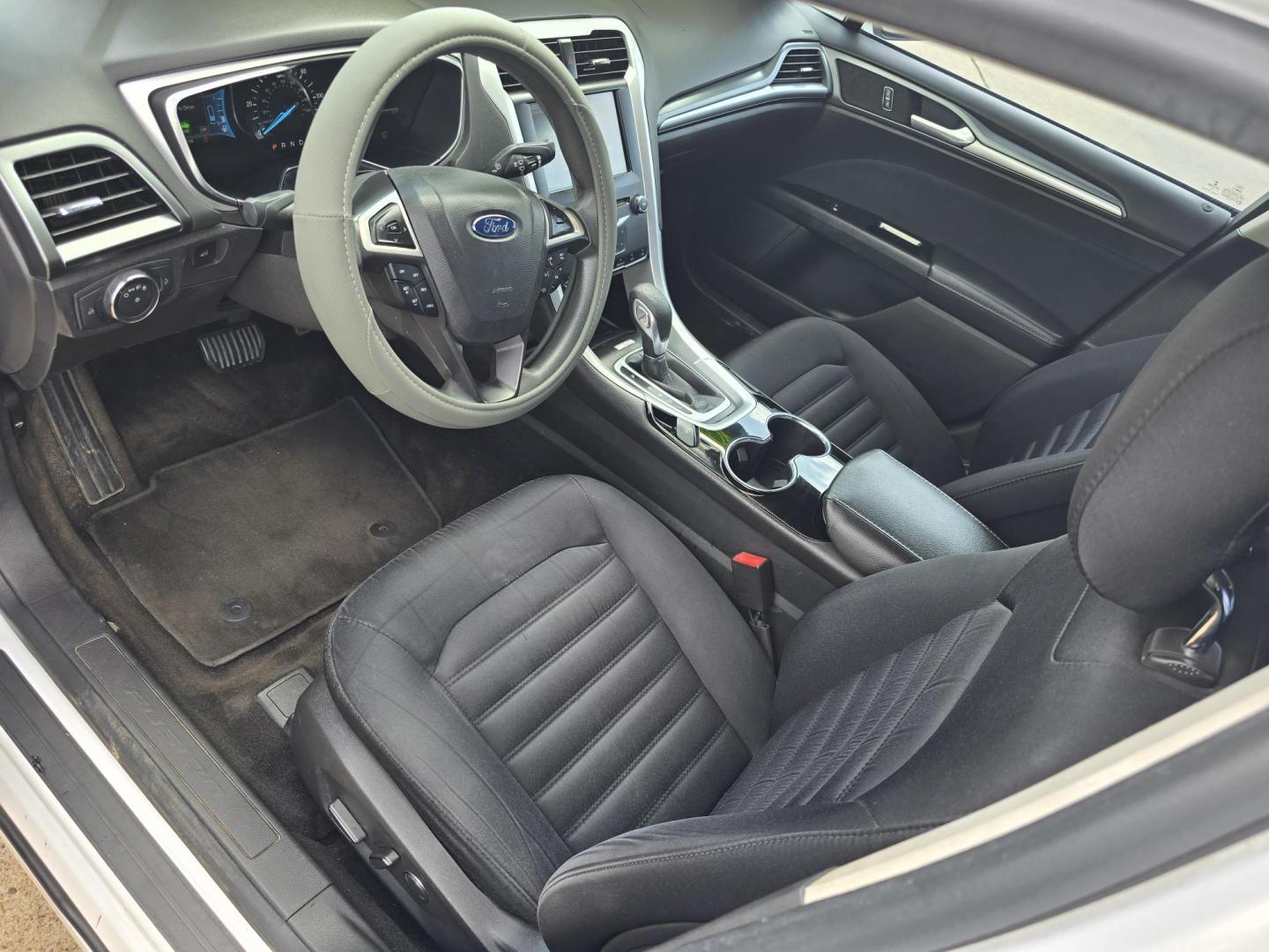 2014 WHITE Ford Fusion Hybrid SE (3FA6P0LU9ER) with an 2.0L L4 DOHC 16V HYBRID engine, CVT transmission, located at 2660 S.Garland Avenue, Garland, TX, 75041, (469) 298-3118, 32.885551, -96.655602 - Photo#10