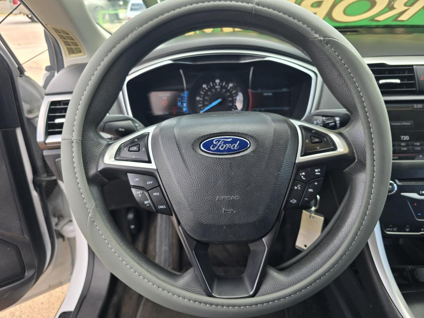 2014 WHITE Ford Fusion Hybrid SE (3FA6P0LU9ER) with an 2.0L L4 DOHC 16V HYBRID engine, CVT transmission, located at 2660 S.Garland Avenue, Garland, TX, 75041, (469) 298-3118, 32.885551, -96.655602 - Photo#12