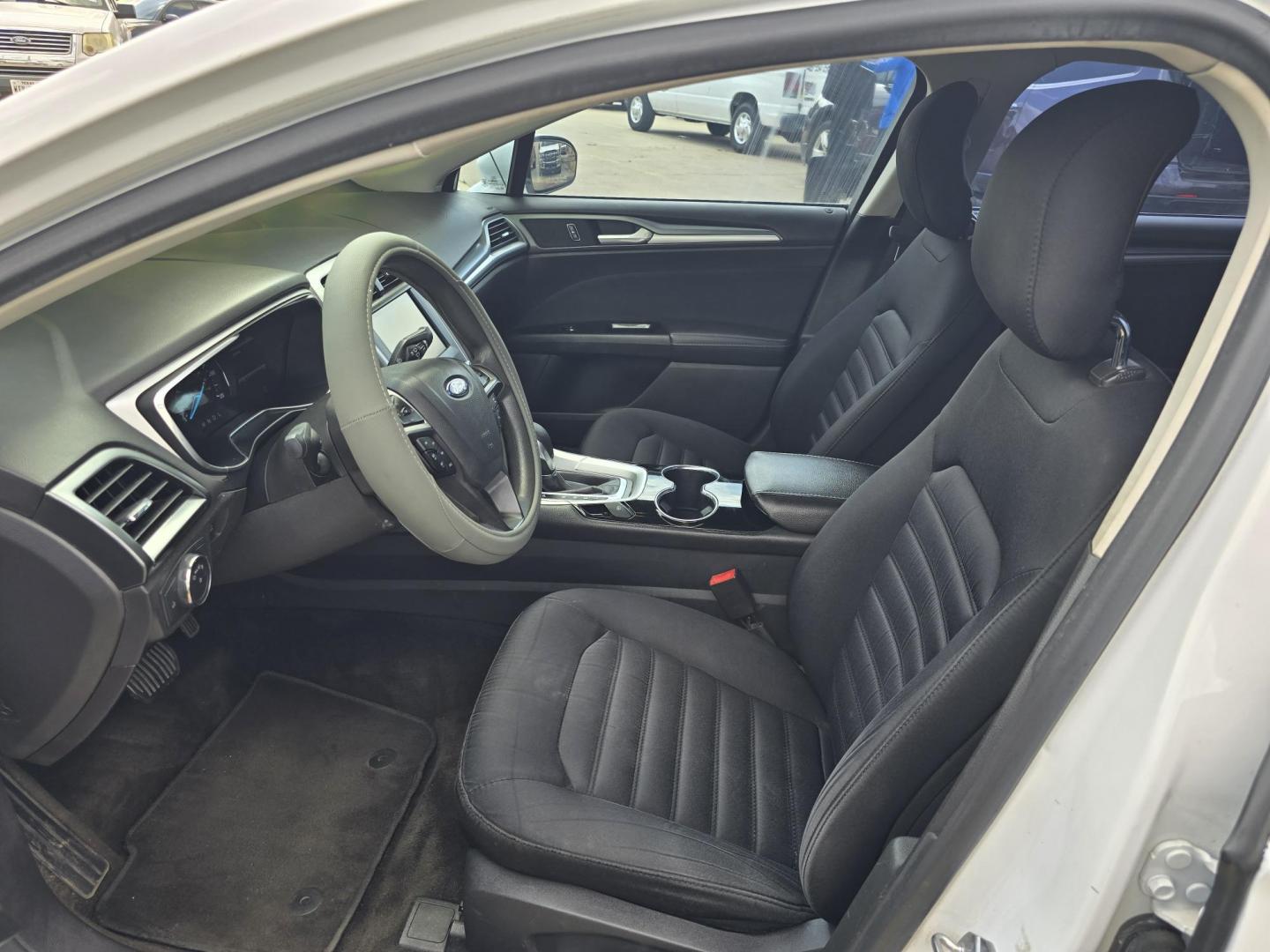 2014 WHITE Ford Fusion Hybrid SE (3FA6P0LU9ER) with an 2.0L L4 DOHC 16V HYBRID engine, CVT transmission, located at 2660 S.Garland Avenue, Garland, TX, 75041, (469) 298-3118, 32.885551, -96.655602 - Photo#11