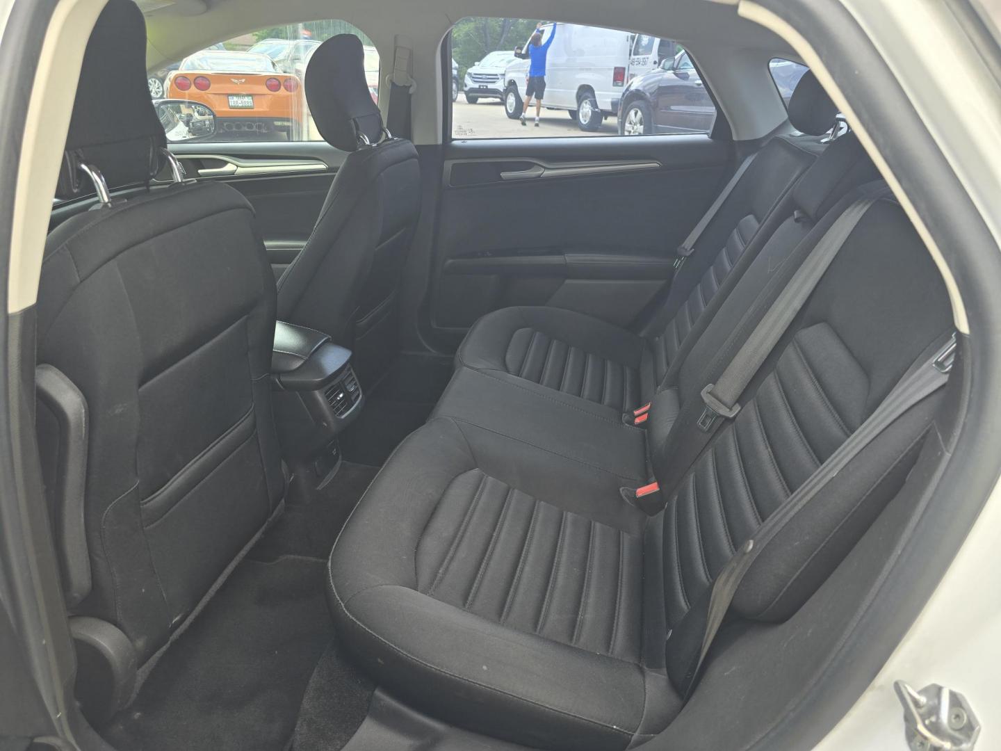 2014 WHITE Ford Fusion Hybrid SE (3FA6P0LU9ER) with an 2.0L L4 DOHC 16V HYBRID engine, CVT transmission, located at 2660 S.Garland Avenue, Garland, TX, 75041, (469) 298-3118, 32.885551, -96.655602 - Photo#15