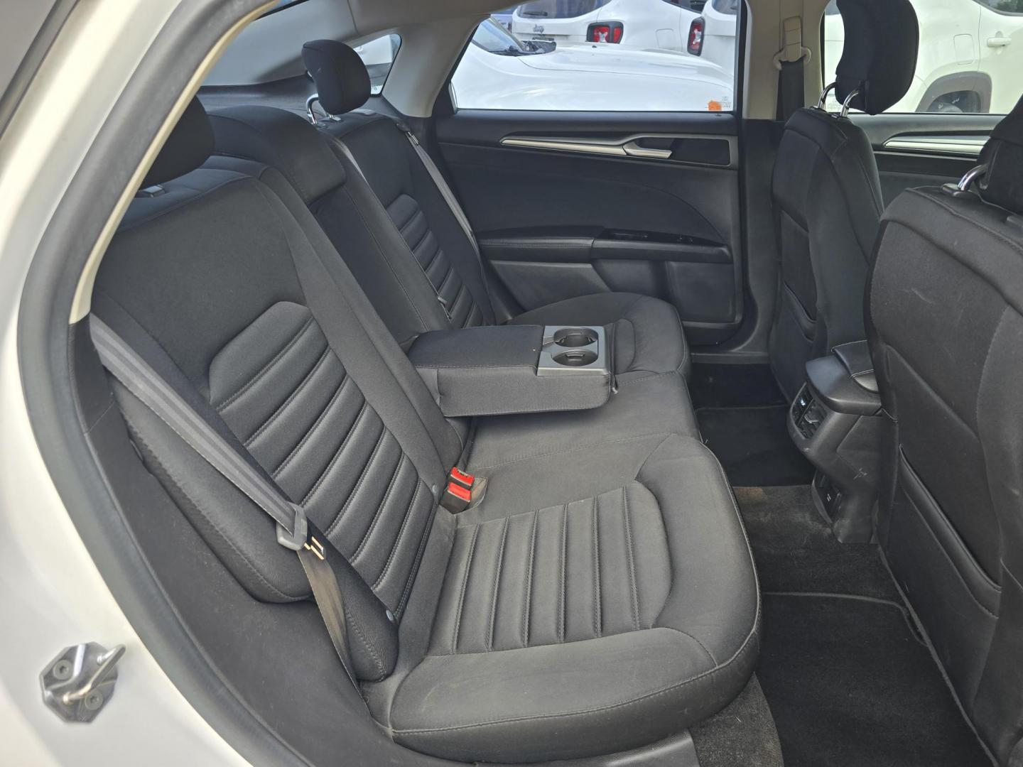 2014 WHITE Ford Fusion Hybrid SE (3FA6P0LU9ER) with an 2.0L L4 DOHC 16V HYBRID engine, CVT transmission, located at 2660 S.Garland Avenue, Garland, TX, 75041, (469) 298-3118, 32.885551, -96.655602 - Photo#16