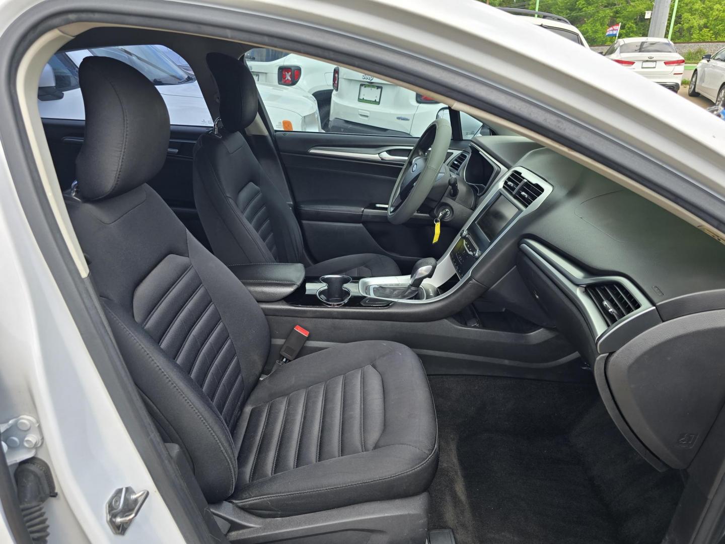 2014 WHITE Ford Fusion Hybrid SE (3FA6P0LU9ER) with an 2.0L L4 DOHC 16V HYBRID engine, CVT transmission, located at 2660 S.Garland Avenue, Garland, TX, 75041, (469) 298-3118, 32.885551, -96.655602 - Photo#17