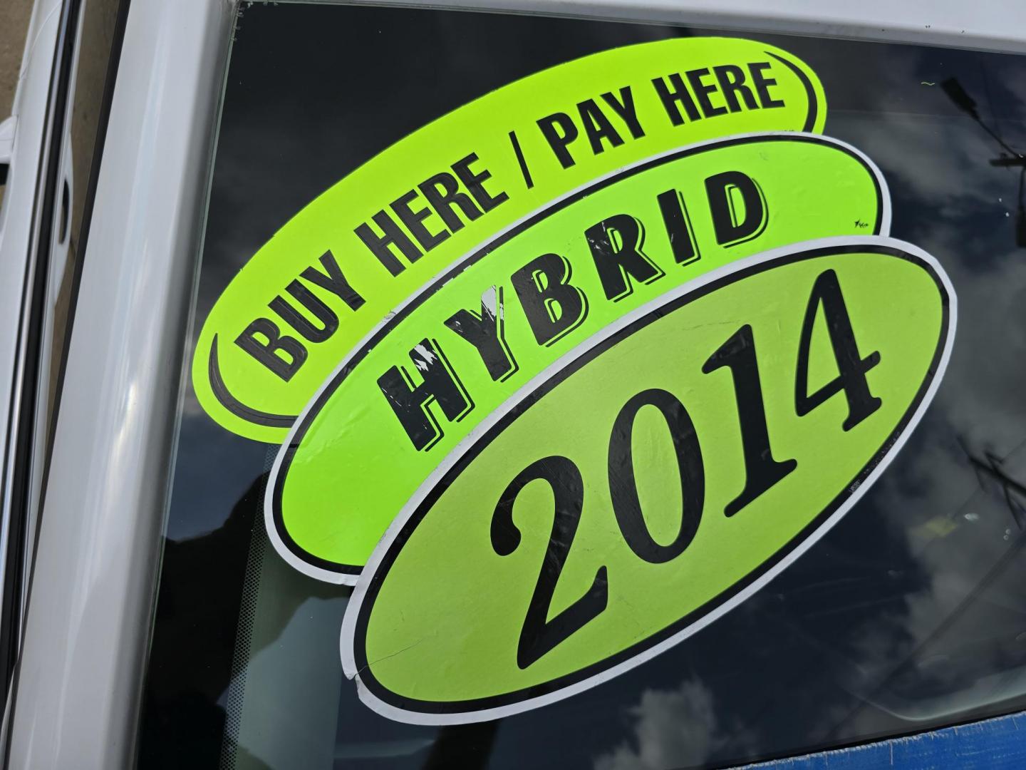 2014 WHITE Ford Fusion Hybrid SE (3FA6P0LU9ER) with an 2.0L L4 DOHC 16V HYBRID engine, CVT transmission, located at 2660 S.Garland Avenue, Garland, TX, 75041, (469) 298-3118, 32.885551, -96.655602 - Photo#19