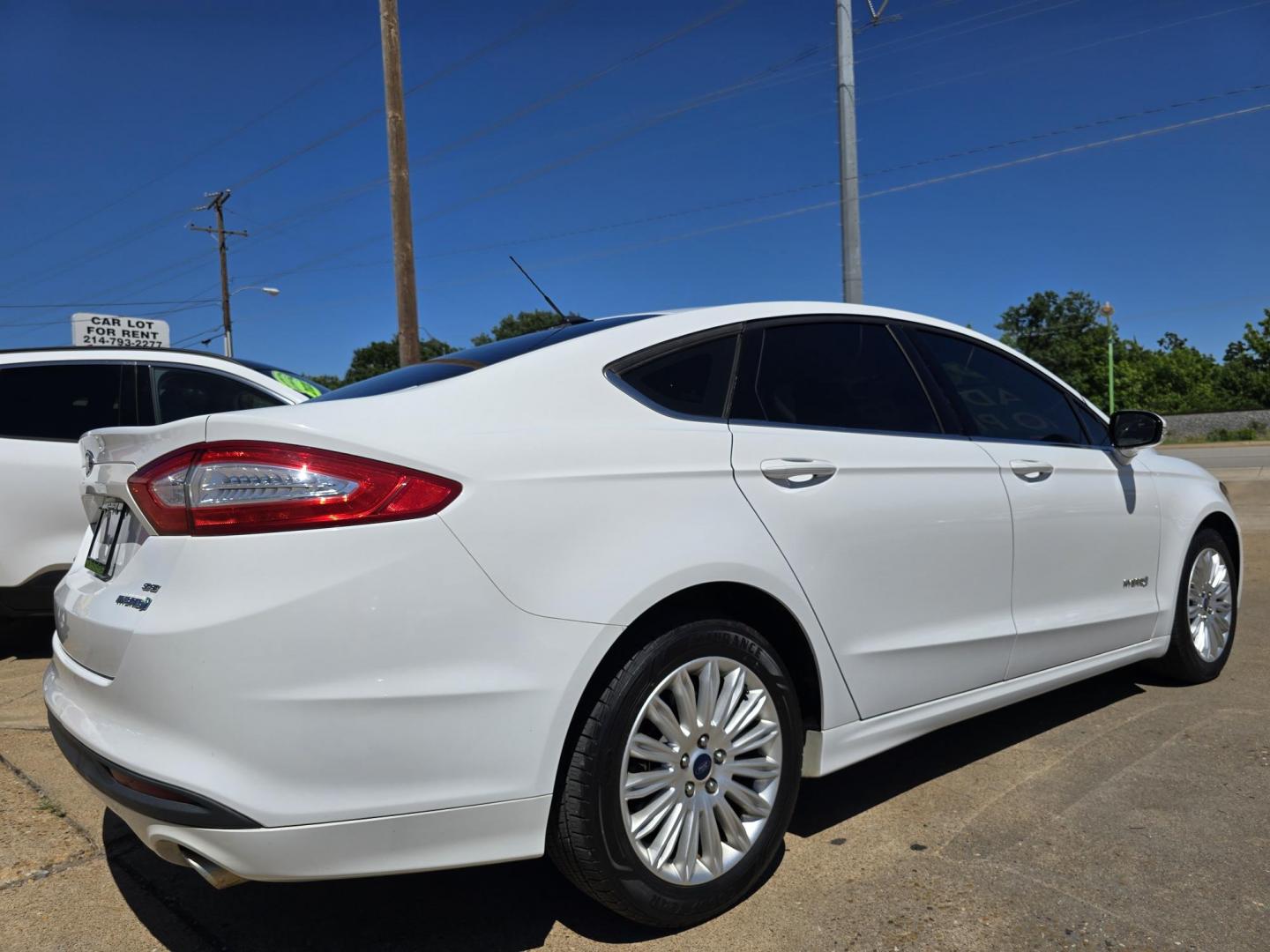 2014 Ford Fusion Hybrid SE (3FA6P0LU0ER) with an 2.0L L4 DOHC 16V HYBRID engine, CVT transmission, located at 2660 S.Garland Avenue, Garland, TX, 75041, (469) 298-3118, 32.885551, -96.655602 - Photo#3