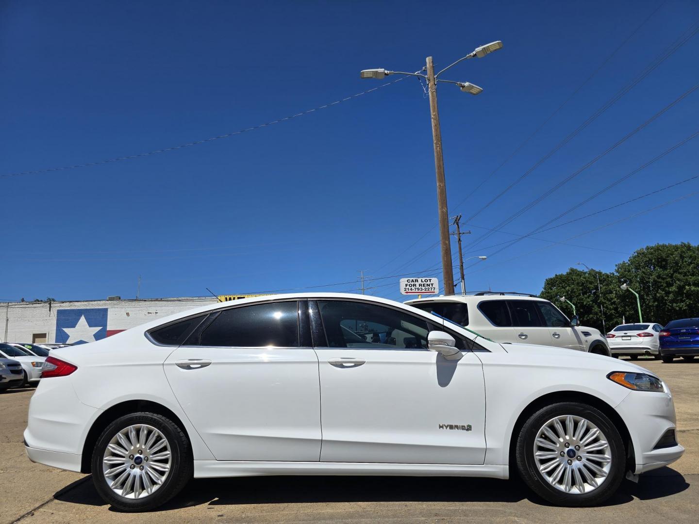 2014 Ford Fusion Hybrid SE (3FA6P0LU0ER) with an 2.0L L4 DOHC 16V HYBRID engine, CVT transmission, located at 2660 S.Garland Avenue, Garland, TX, 75041, (469) 298-3118, 32.885551, -96.655602 - Photo#2