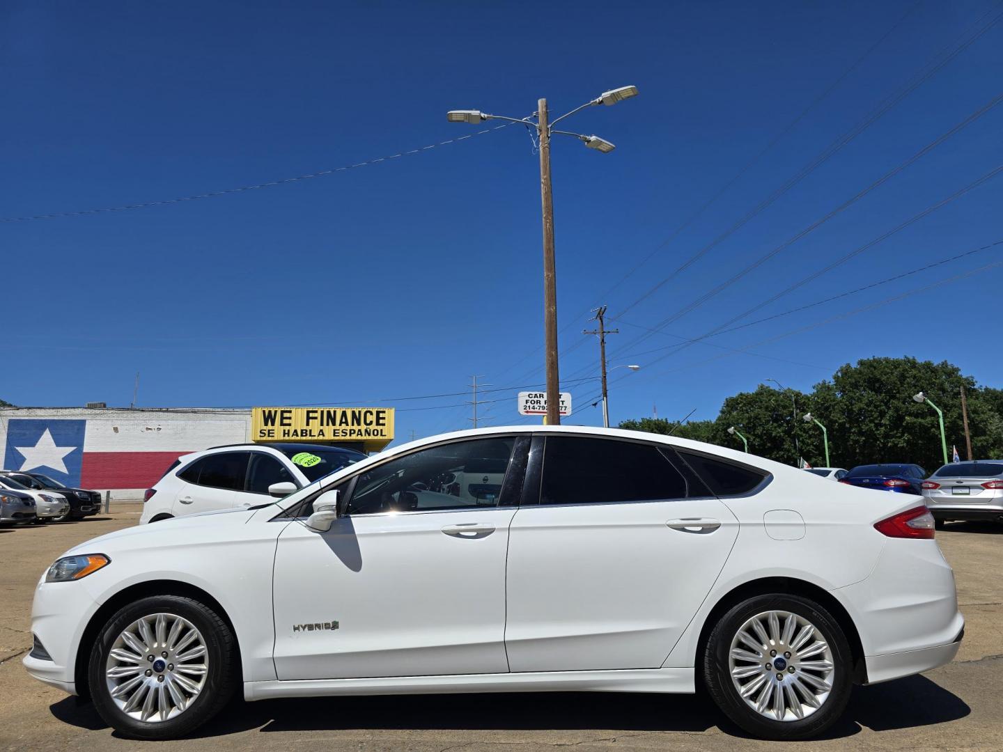 2014 Ford Fusion Hybrid SE (3FA6P0LU0ER) with an 2.0L L4 DOHC 16V HYBRID engine, CVT transmission, located at 2660 S.Garland Avenue, Garland, TX, 75041, (469) 298-3118, 32.885551, -96.655602 - Photo#6