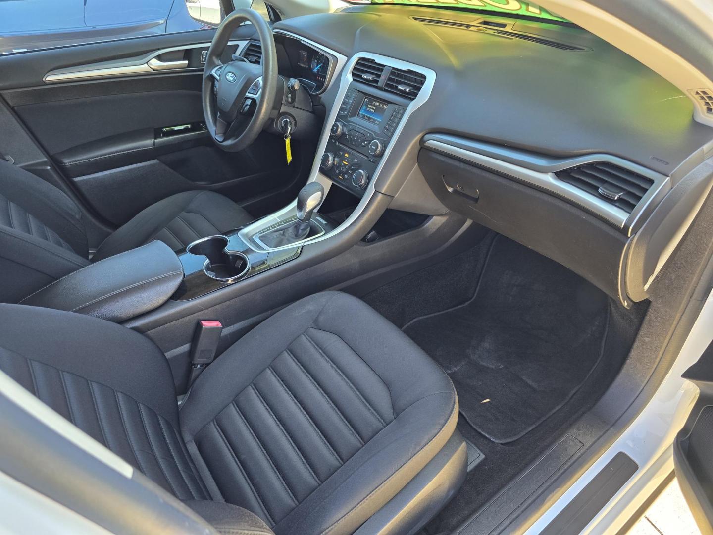 2014 Ford Fusion Hybrid SE (3FA6P0LU0ER) with an 2.0L L4 DOHC 16V HYBRID engine, CVT transmission, located at 2660 S.Garland Avenue, Garland, TX, 75041, (469) 298-3118, 32.885551, -96.655602 - Photo#17