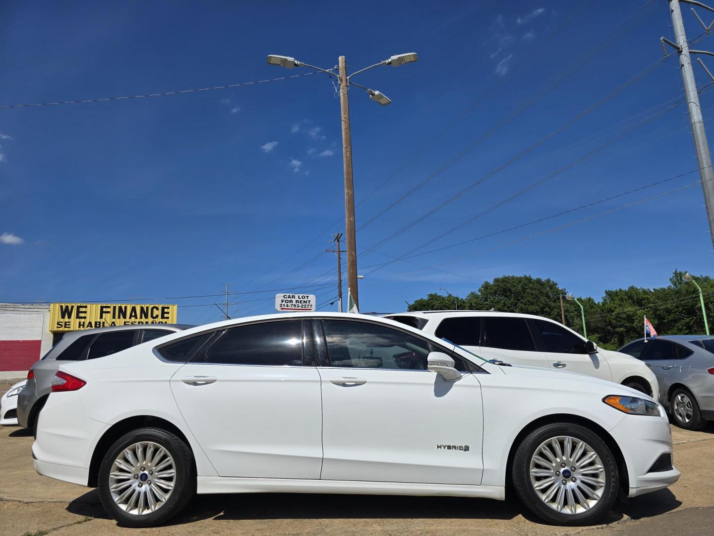 2014 WHITE Ford Fusion Hybrid SE (3FA6P0LU3ER) with an 2.0L L4 DOHC 16V HYBRID engine, CVT transmission, located at 2660 S.Garland Avenue, Garland, TX, 75041, (469) 298-3118, 32.885551, -96.655602 - Photo#1
