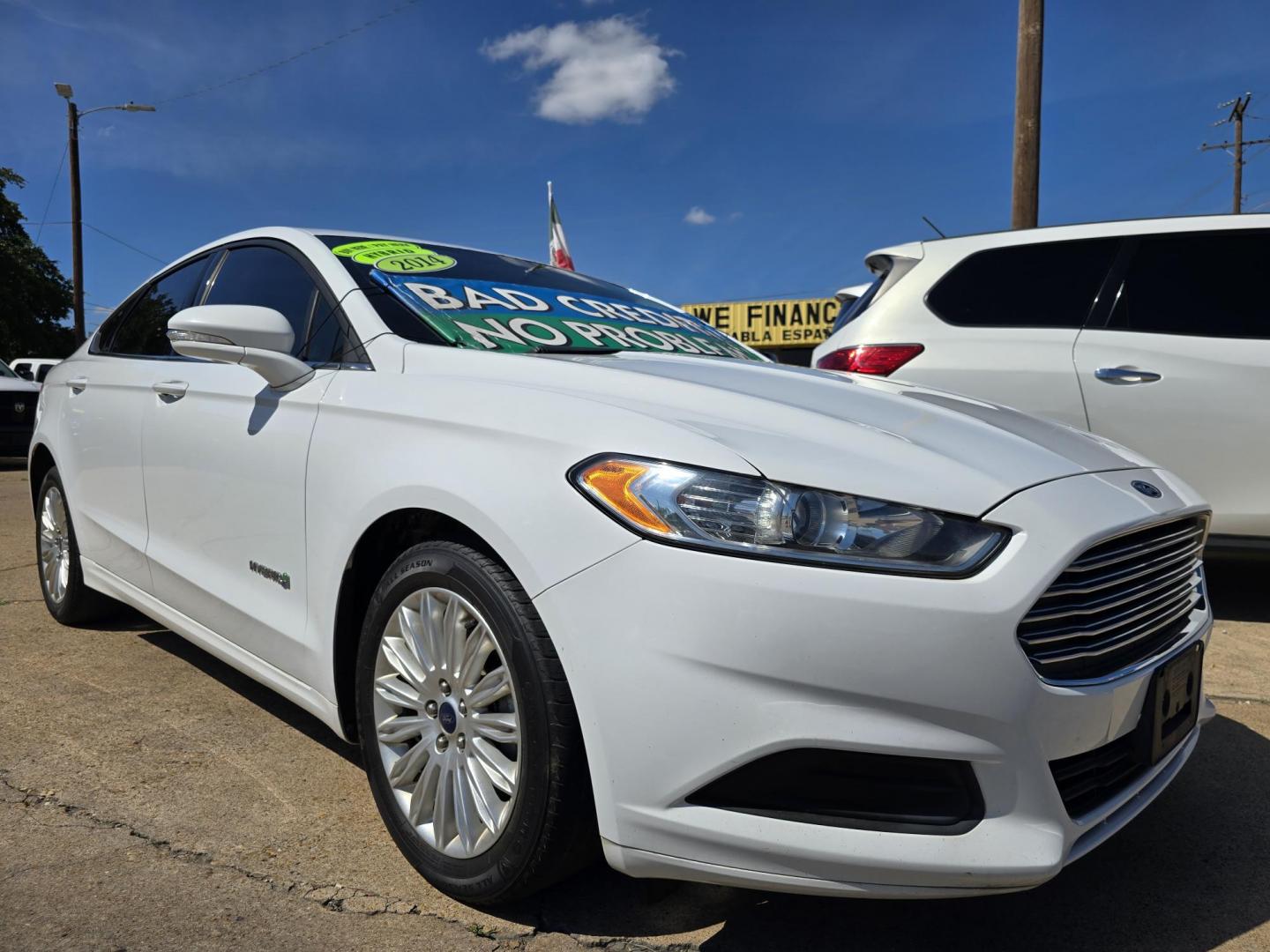 2014 WHITE Ford Fusion Hybrid SE (3FA6P0LU3ER) with an 2.0L L4 DOHC 16V HYBRID engine, CVT transmission, located at 2660 S.Garland Avenue, Garland, TX, 75041, (469) 298-3118, 32.885551, -96.655602 - Photo#0