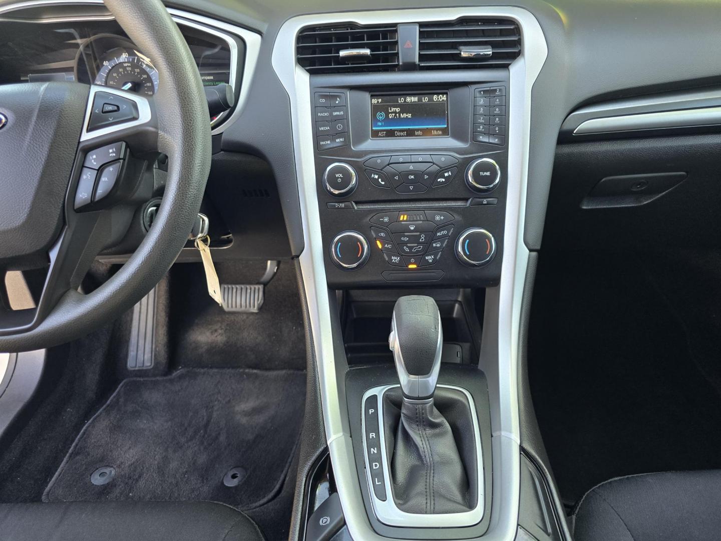2014 WHITE Ford Fusion Hybrid SE (3FA6P0LU3ER) with an 2.0L L4 DOHC 16V HYBRID engine, CVT transmission, located at 2660 S.Garland Avenue, Garland, TX, 75041, (469) 298-3118, 32.885551, -96.655602 - Photo#12