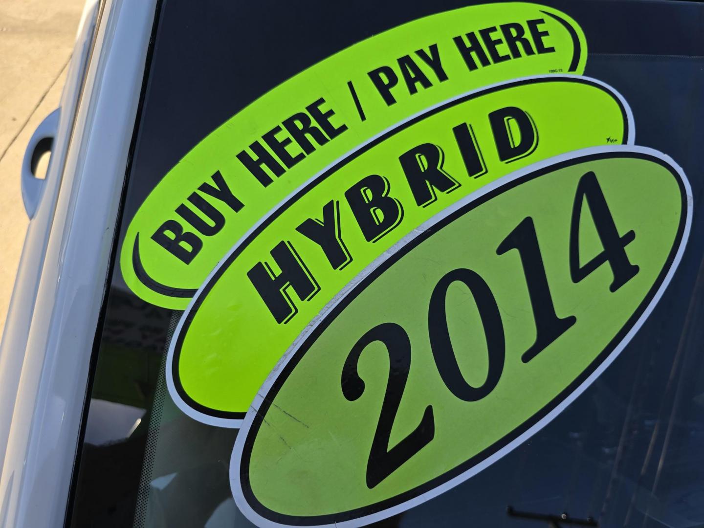 2014 WHITE Ford Fusion Hybrid SE (3FA6P0LU3ER) with an 2.0L L4 DOHC 16V HYBRID engine, CVT transmission, located at 2660 S.Garland Avenue, Garland, TX, 75041, (469) 298-3118, 32.885551, -96.655602 - Photo#17