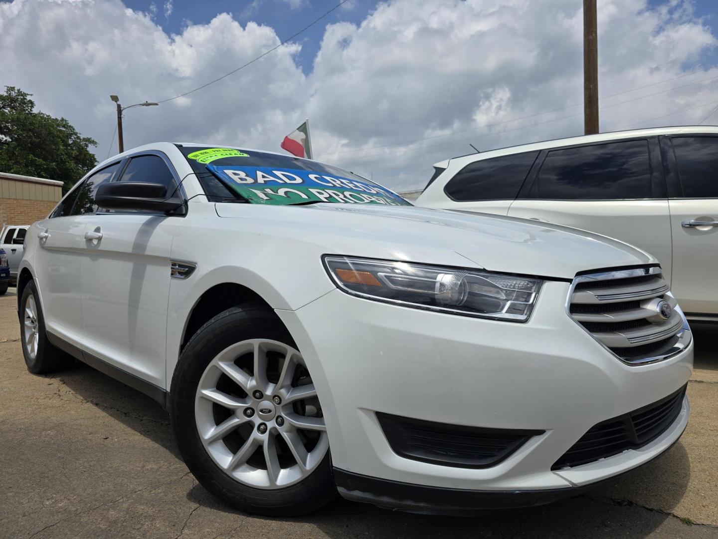 2014 WHITE Ford Taurus SE (1FAHP2D88EG) with an 3.5L V6 DOHC 24V engine, 6-Speed Automatic transmission, located at 2660 S.Garland Avenue, Garland, TX, 75041, (469) 298-3118, 32.885551, -96.655602 - Photo#0